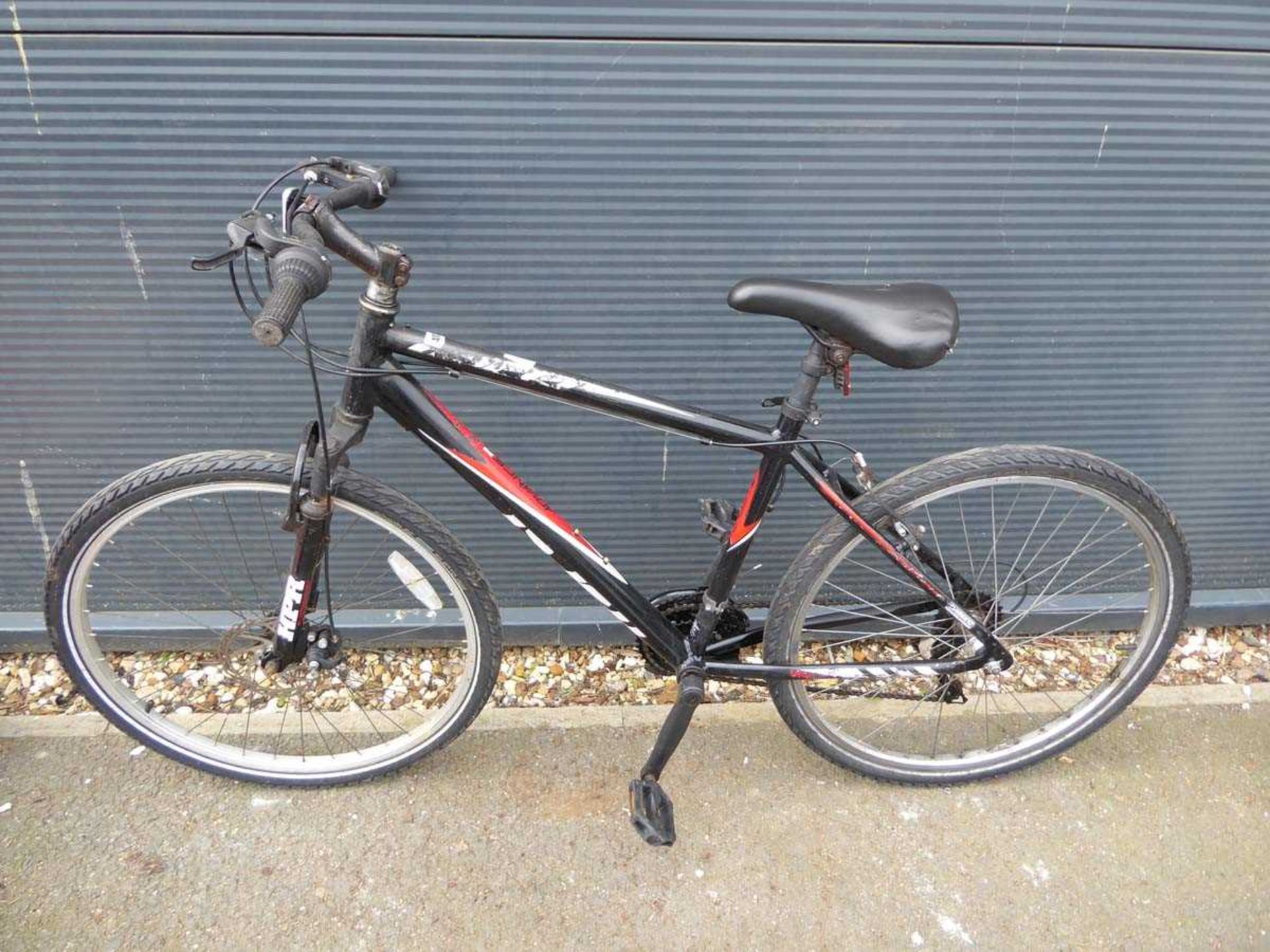 Black and red advanced gents mountain bike