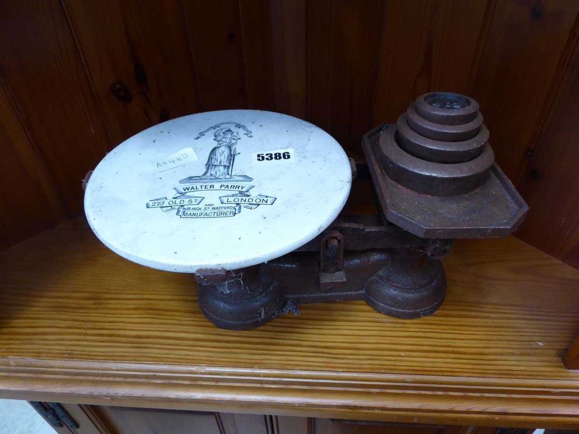 Set of kitchen scales with weights