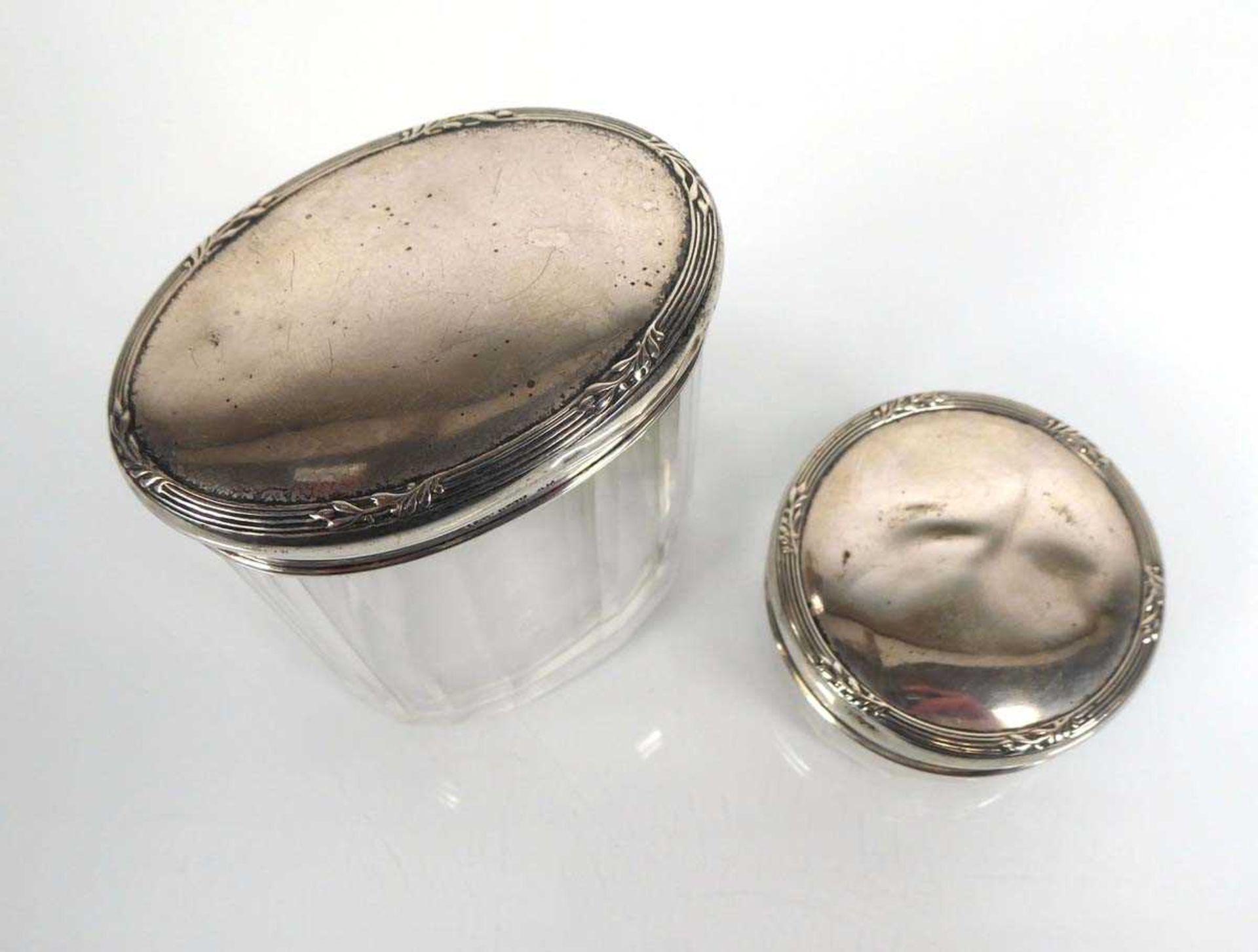 Two German silver mounted dressing table bottles, max h. 9.5 cm (2) - Image 2 of 2