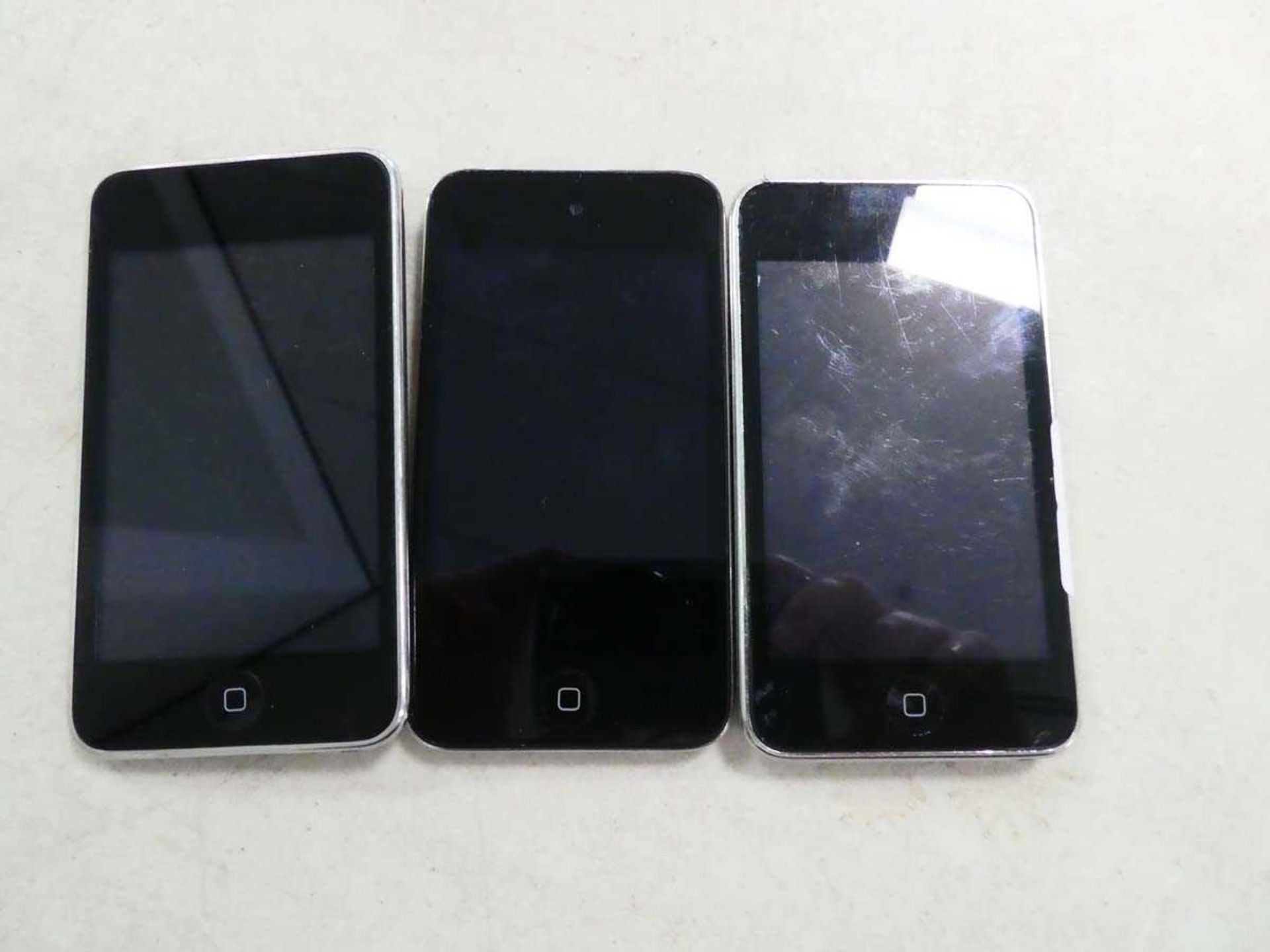 3 x Apple iPods including 2 x 8gb and 1 x 32gb - Image 2 of 2