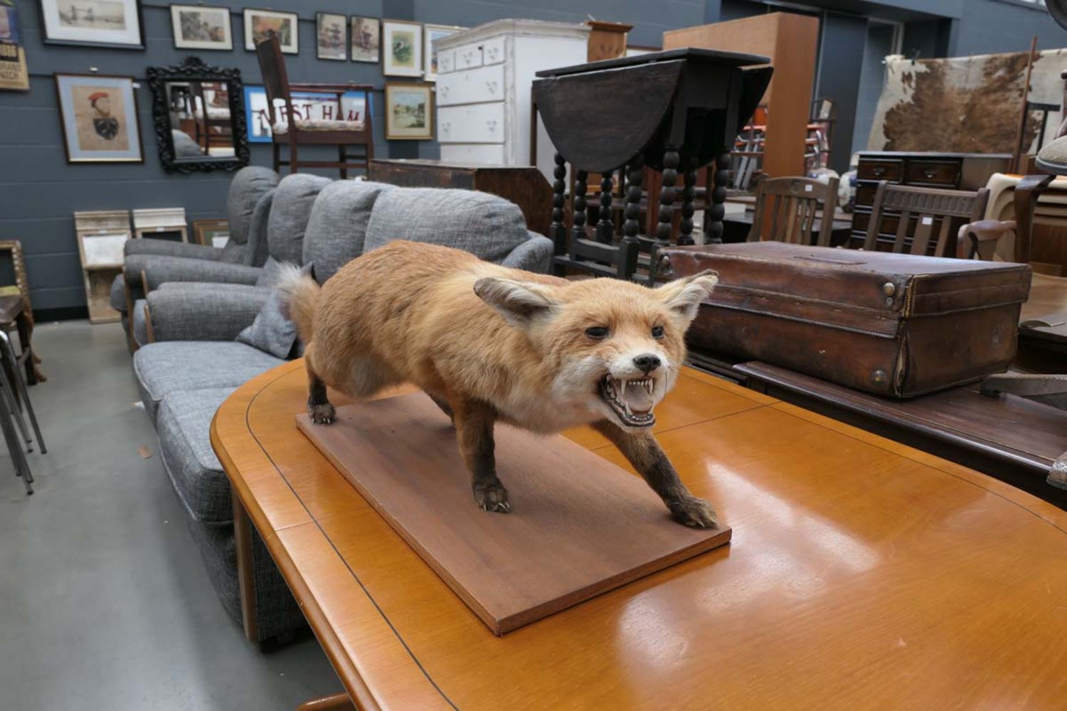 Saleroom 5 Weekly Furniture & Effects