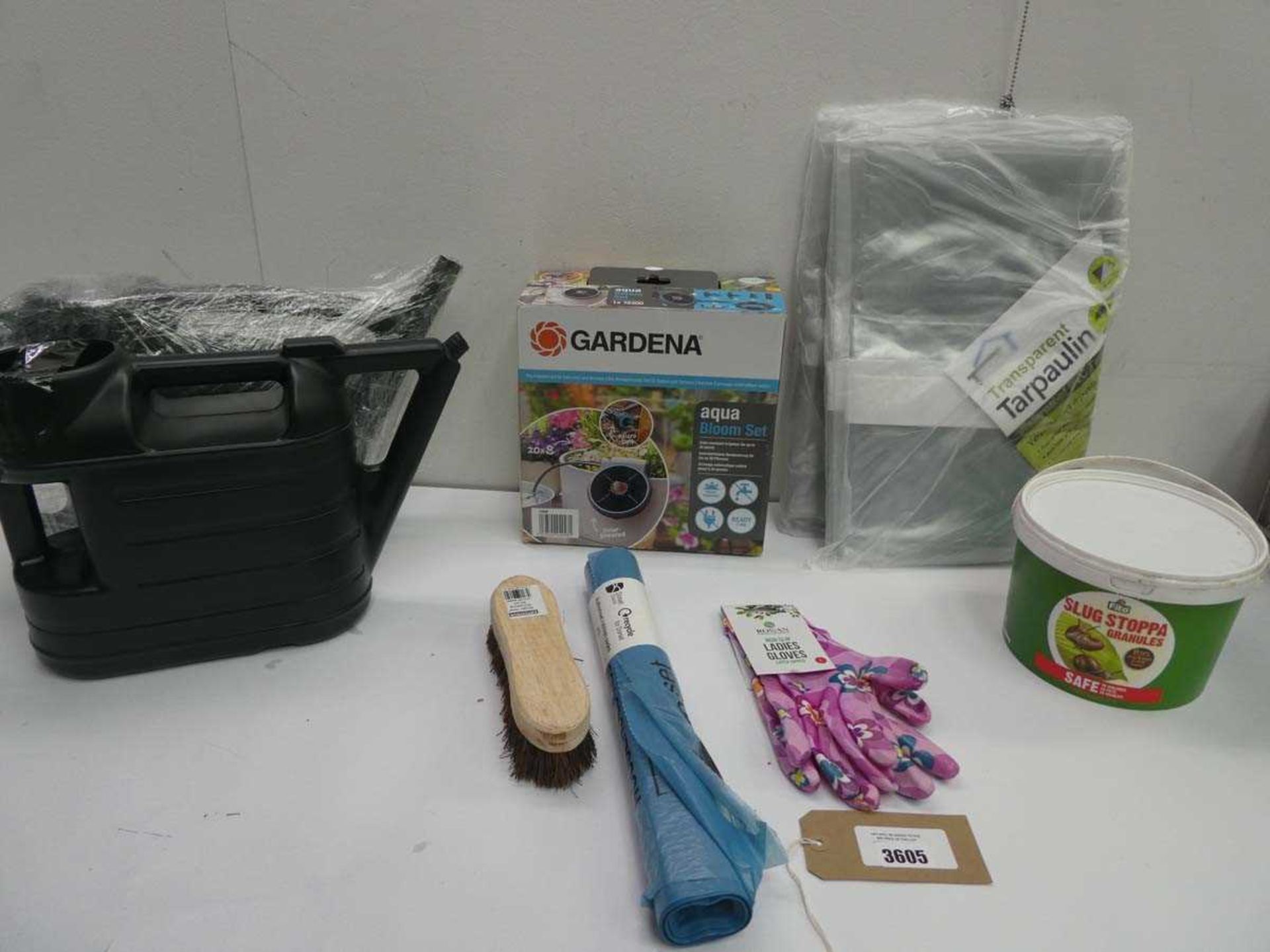 +VAT Gardena Aqua bloom set, Transparent tarpaulin, 2 watering cans, Slug granules, scrubbing brush,