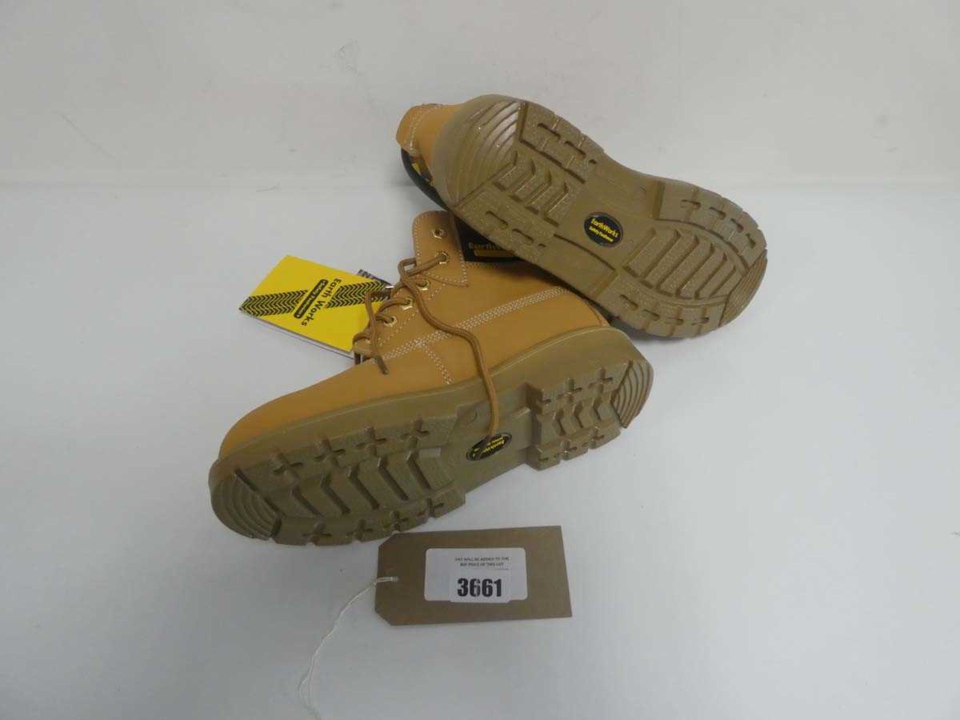Earthworks safety footwear in Tan size UK6 - Image 2 of 2
