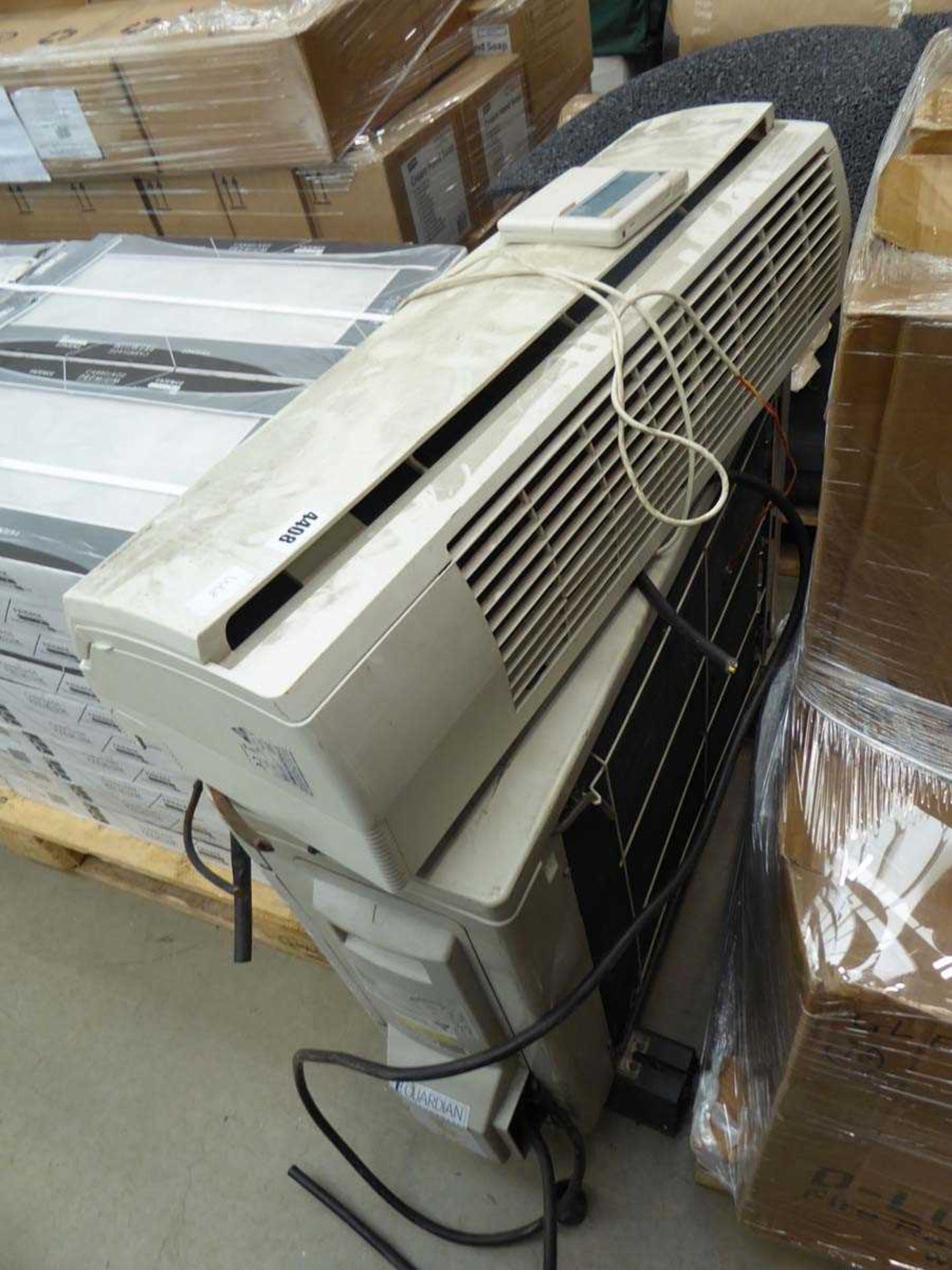 Daikin wall mounted air conditioning unit with external unit