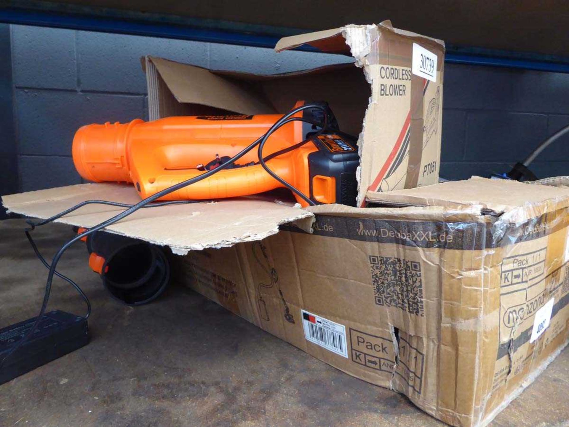 +VAT 2 small boxed cordless blowers