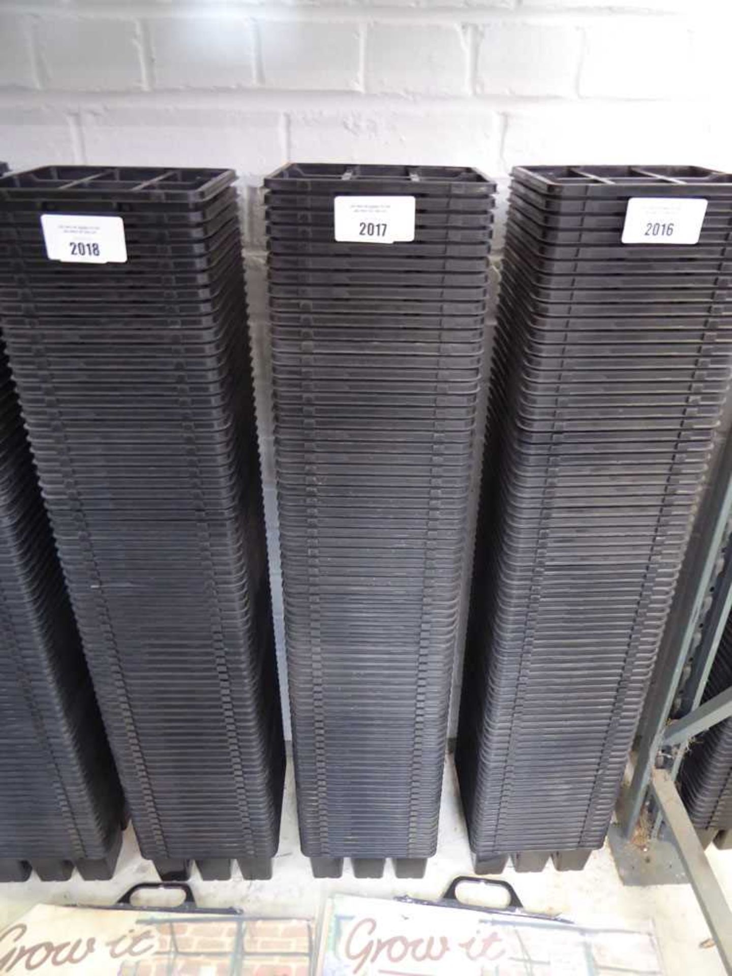 +VAT Approximately 74, 6-grill plant cell trays