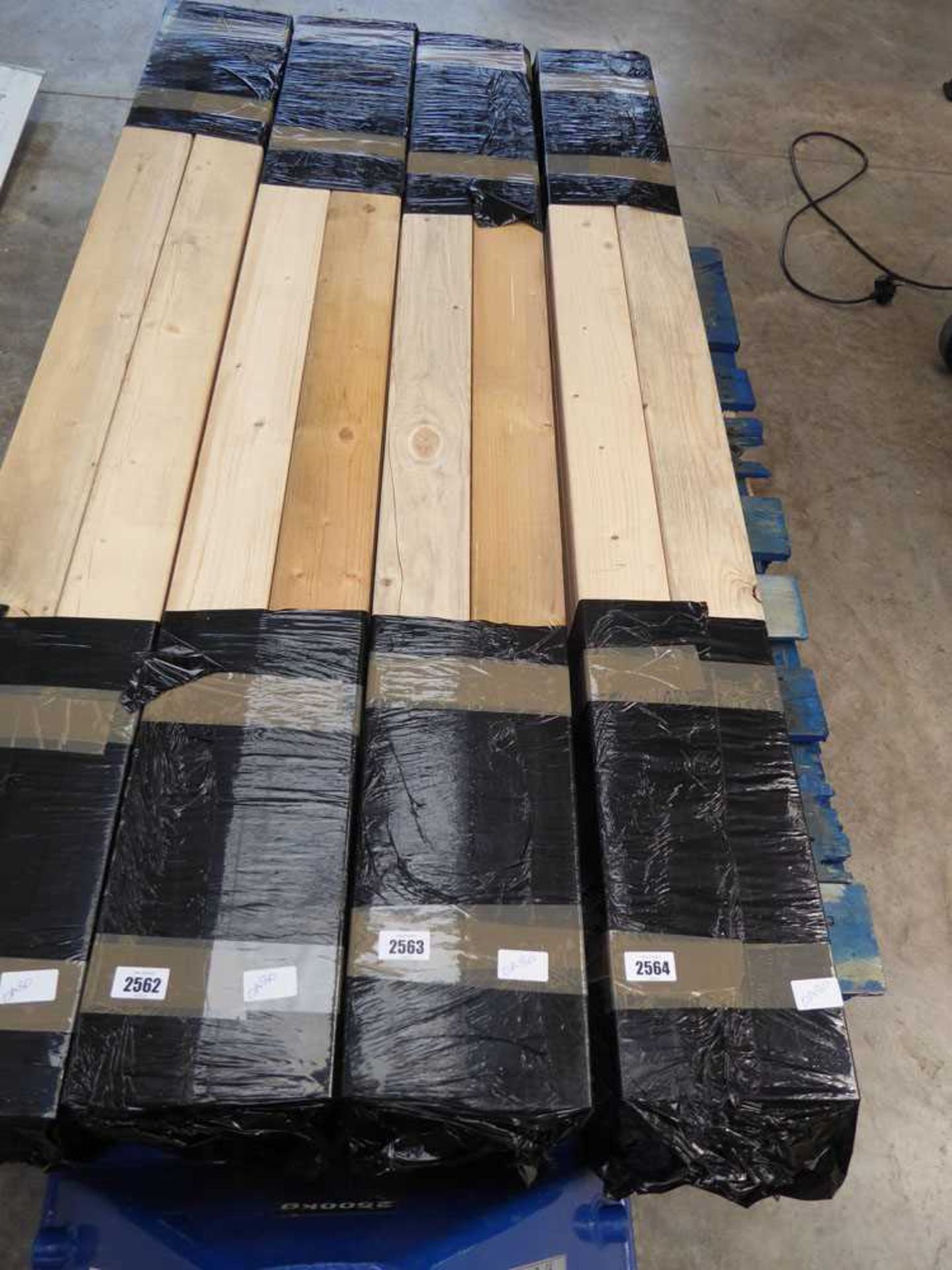 Bundle of 10 lengths of CLS timber