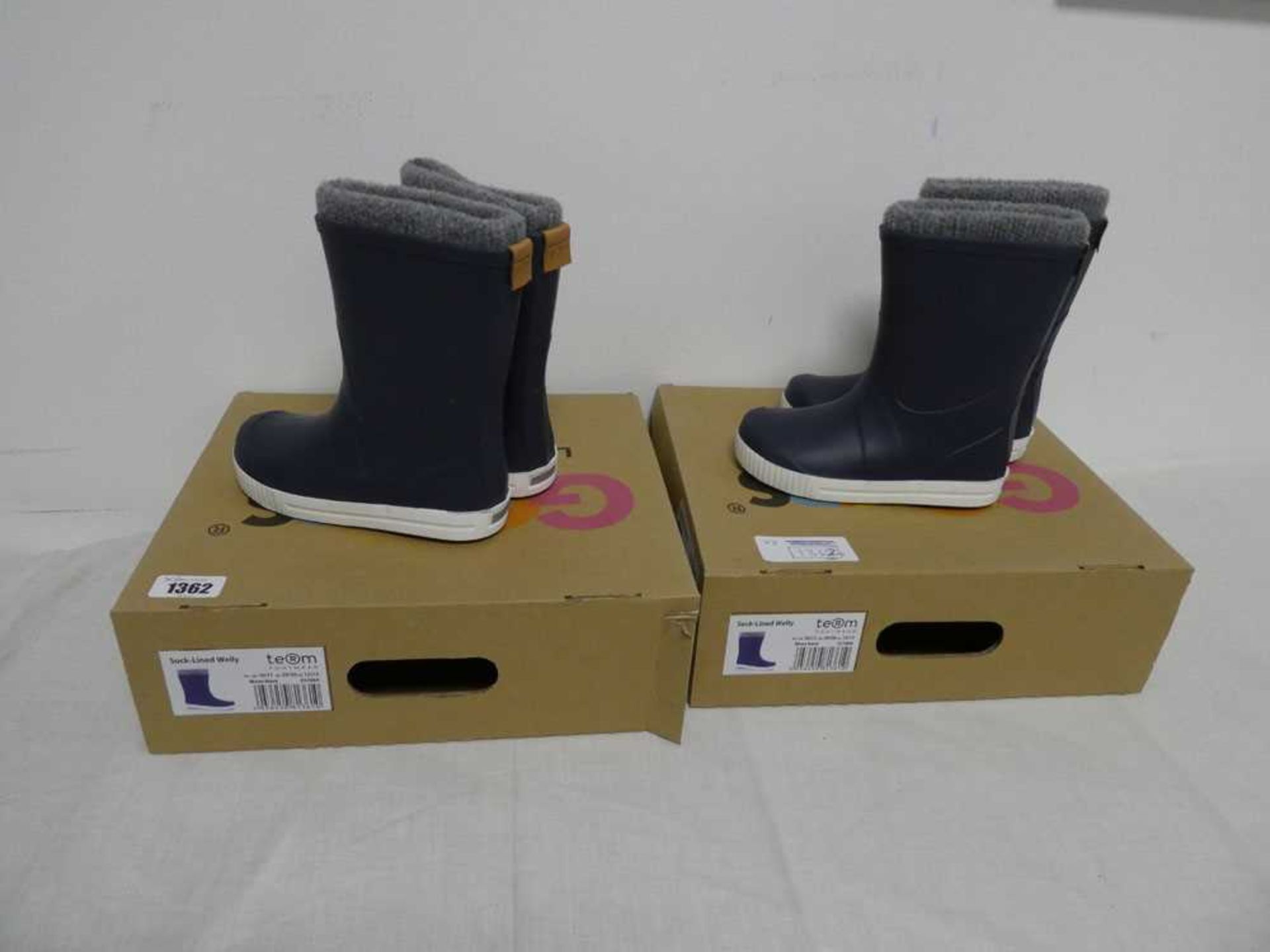 2 pairs of sock lined wellies (both 10-11)