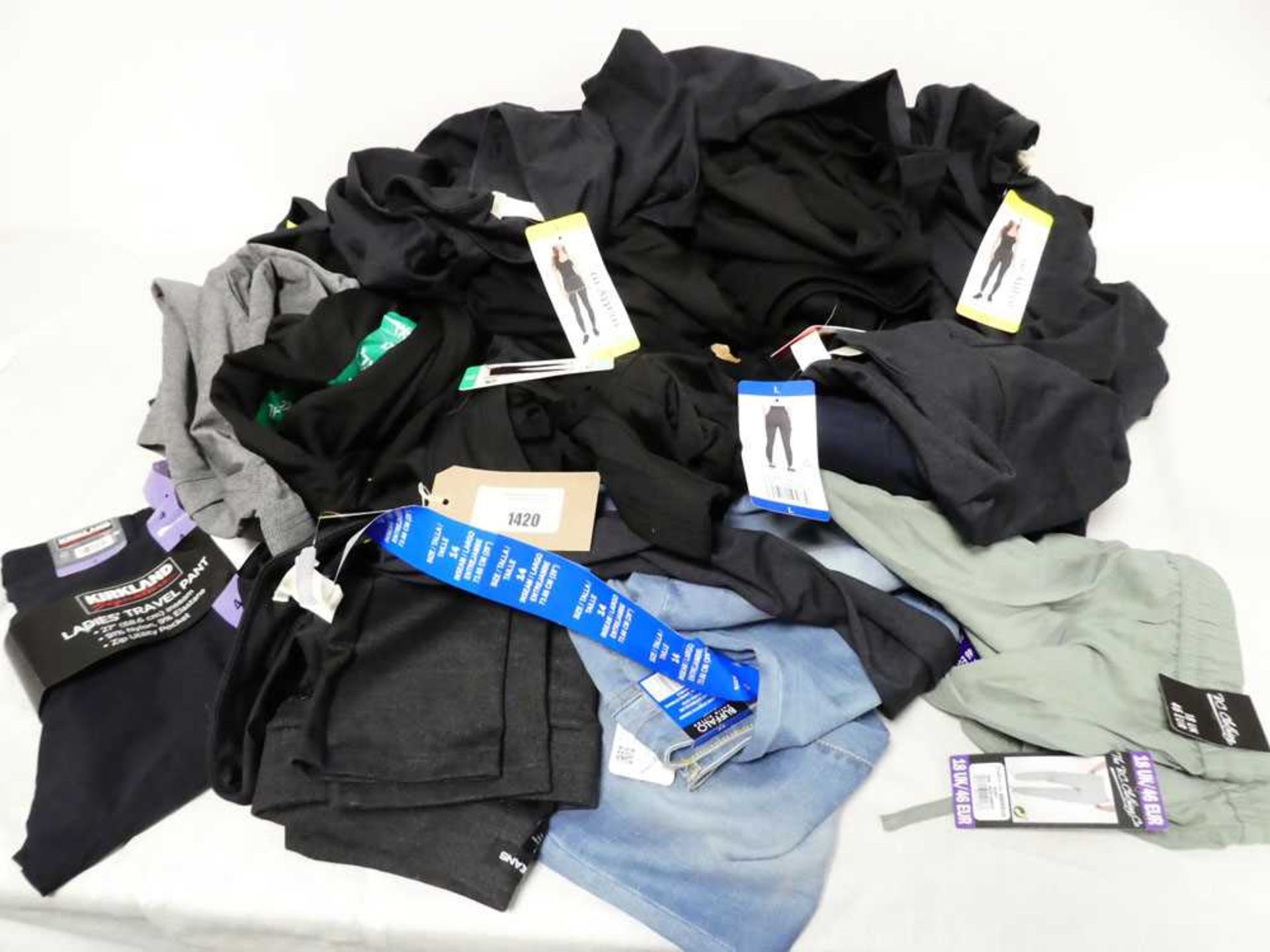 +VAT Bag of womens trousers and leggings by Kirkland, Buffalo, BC Clothing, Matty M, etc. (28