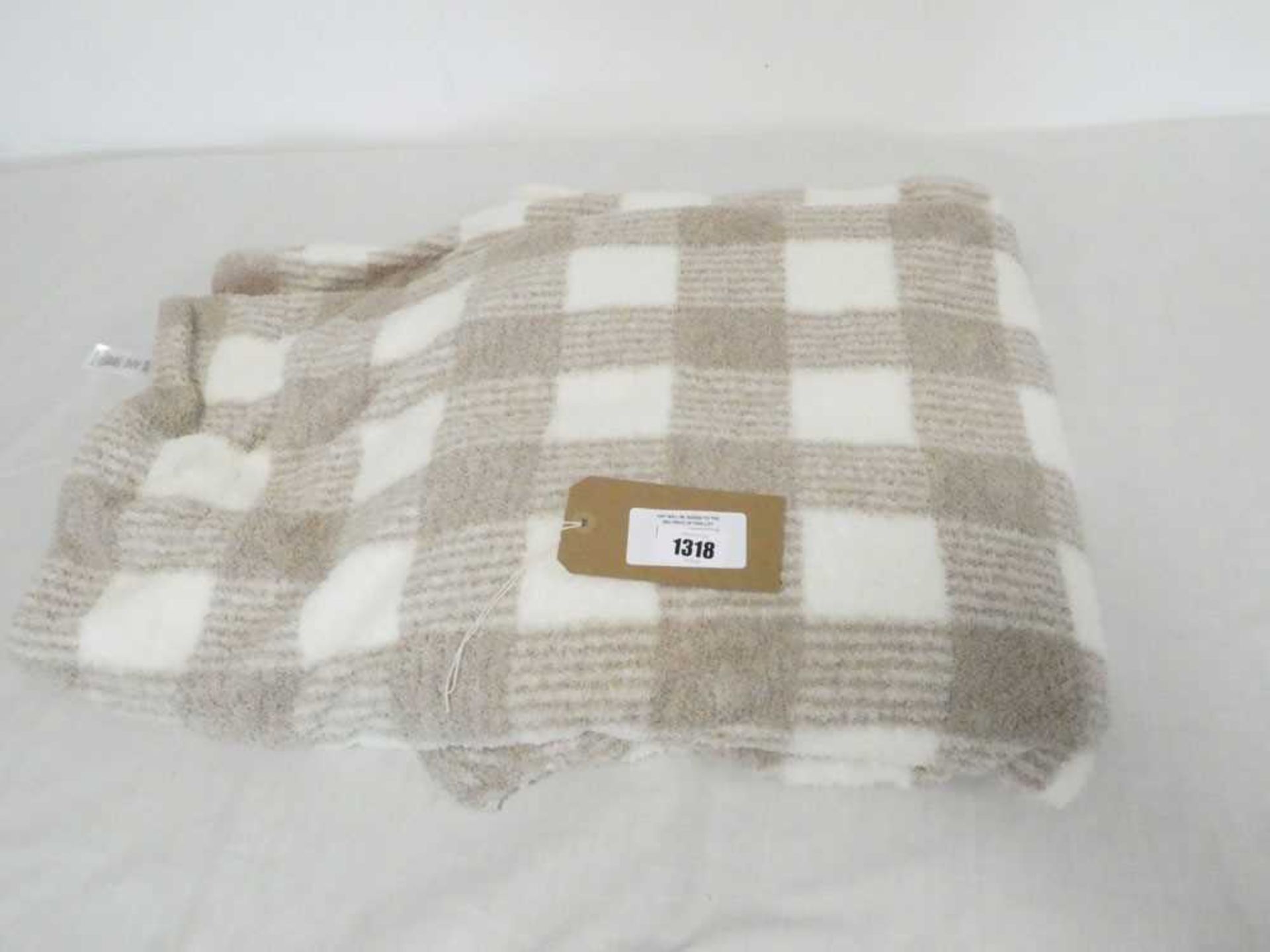 +VAT Brown and white patterned throw