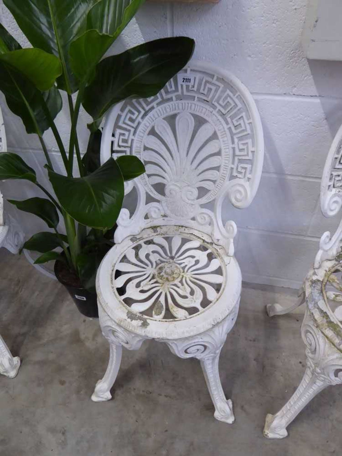 Set of 4 white painted decorative aluminium garden chairs - Image 2 of 2