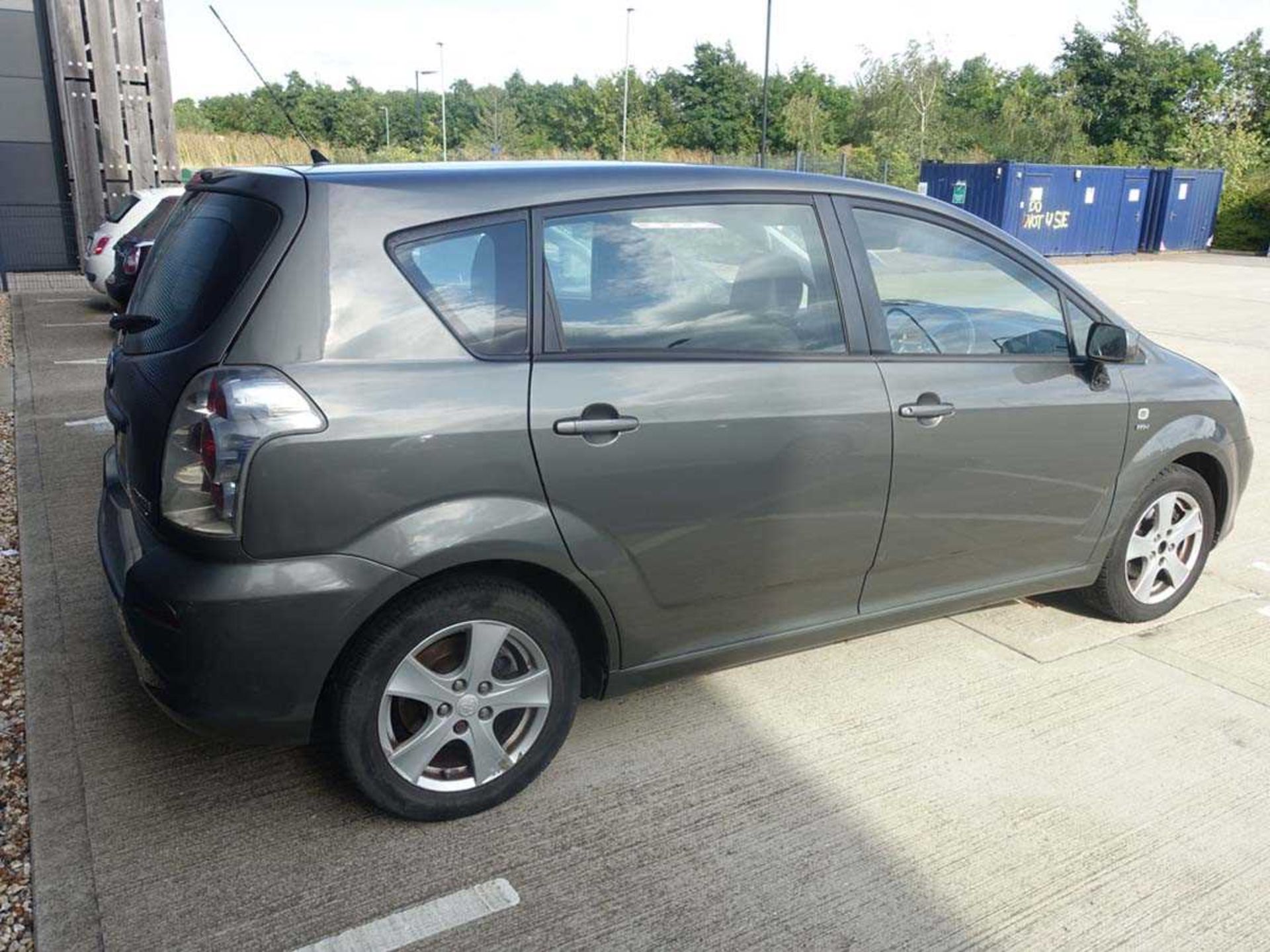 2004 Toyota Corolla Verso VVT-I T3 in grey, petrol, first registered 30/09/2004, Mot until 28/12/ - Image 5 of 9