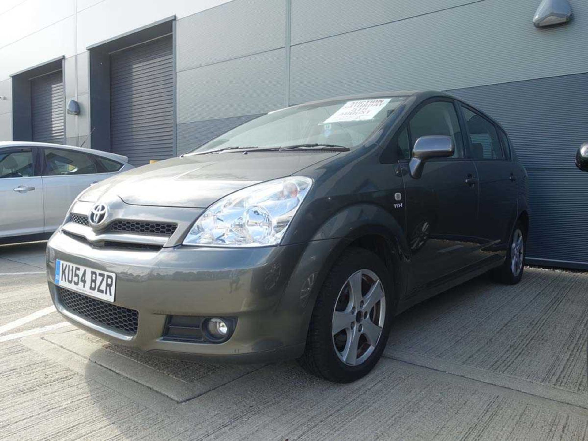 2004 Toyota Corolla Verso VVT-I T3 in grey, petrol, first registered 30/09/2004, Mot until 28/12/ - Image 3 of 9