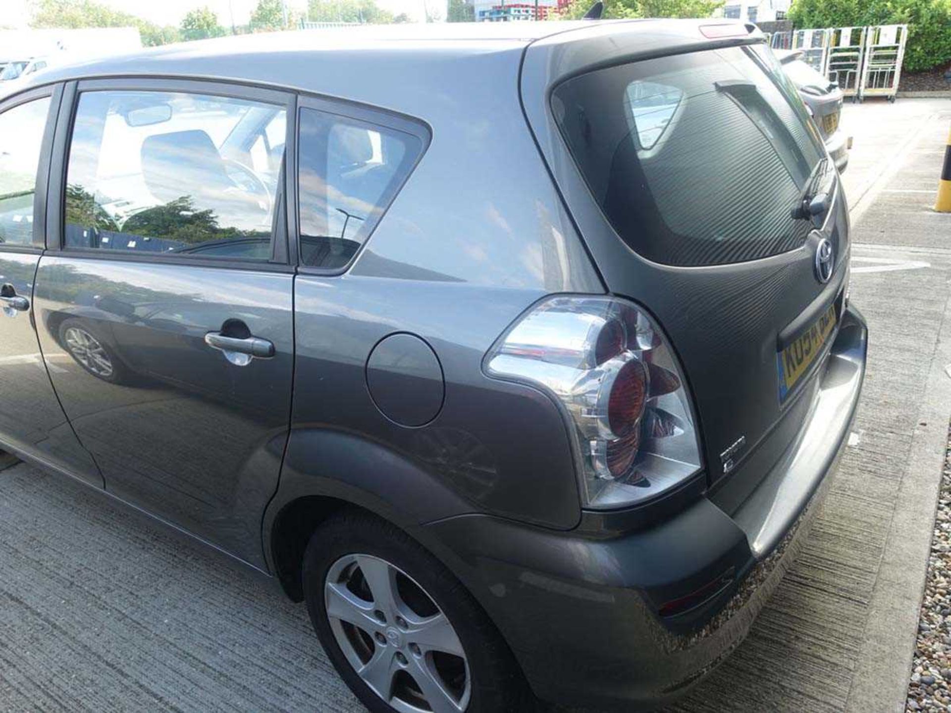 2004 Toyota Corolla Verso VVT-I T3 in grey, petrol, first registered 30/09/2004, Mot until 28/12/ - Image 4 of 9