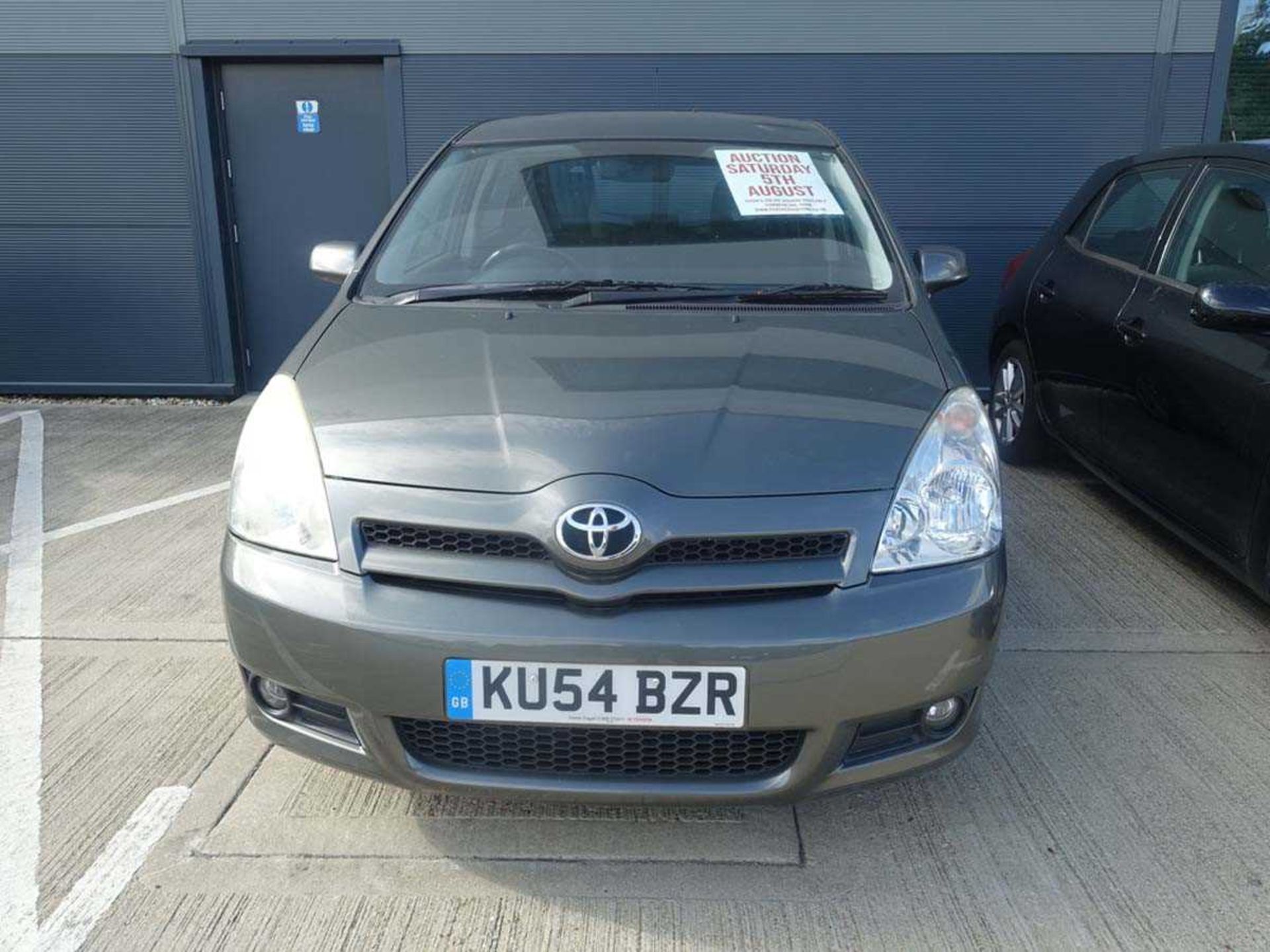 2004 Toyota Corolla Verso VVT-I T3 in grey, petrol, first registered 30/09/2004, Mot until 28/12/ - Image 2 of 9