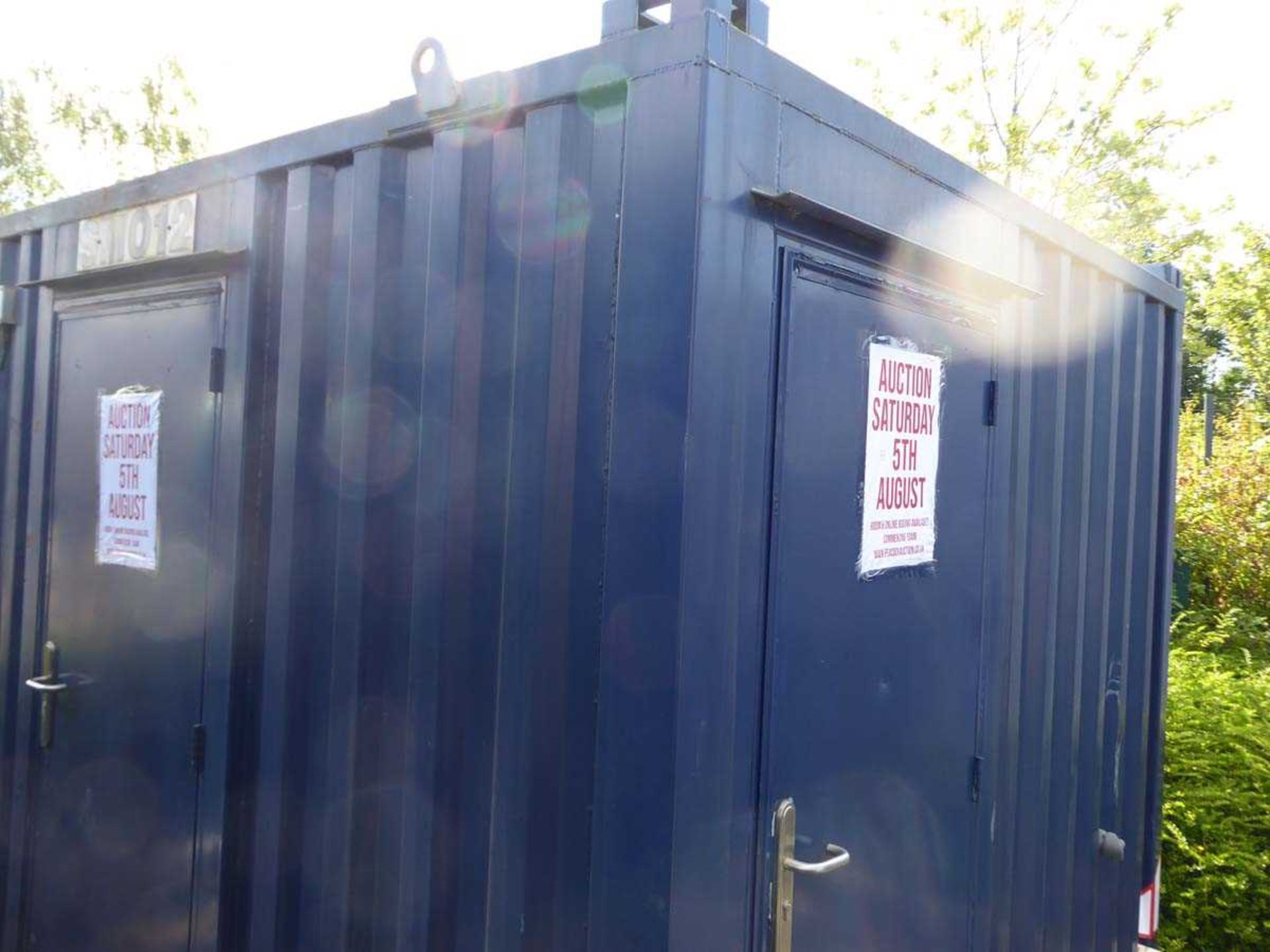 12ft x 9ft toilet block in corrugated steel toilet block in corrugated steel with men's 2 cubicle/ - Image 2 of 5