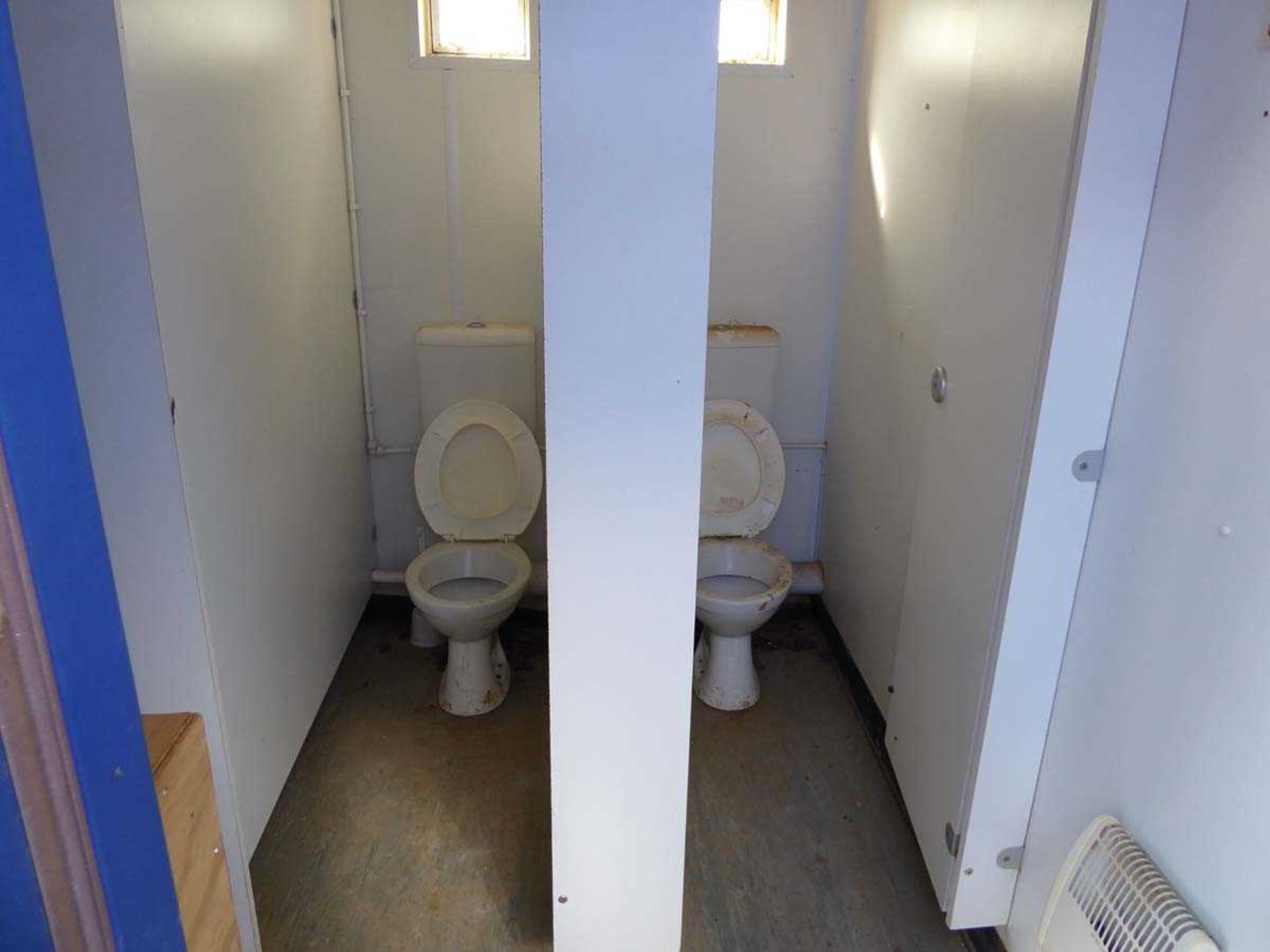 12ft x 9ft toilet block in corrugated steel toilet block in corrugated steel with men's 2 cubicle/ - Image 5 of 5