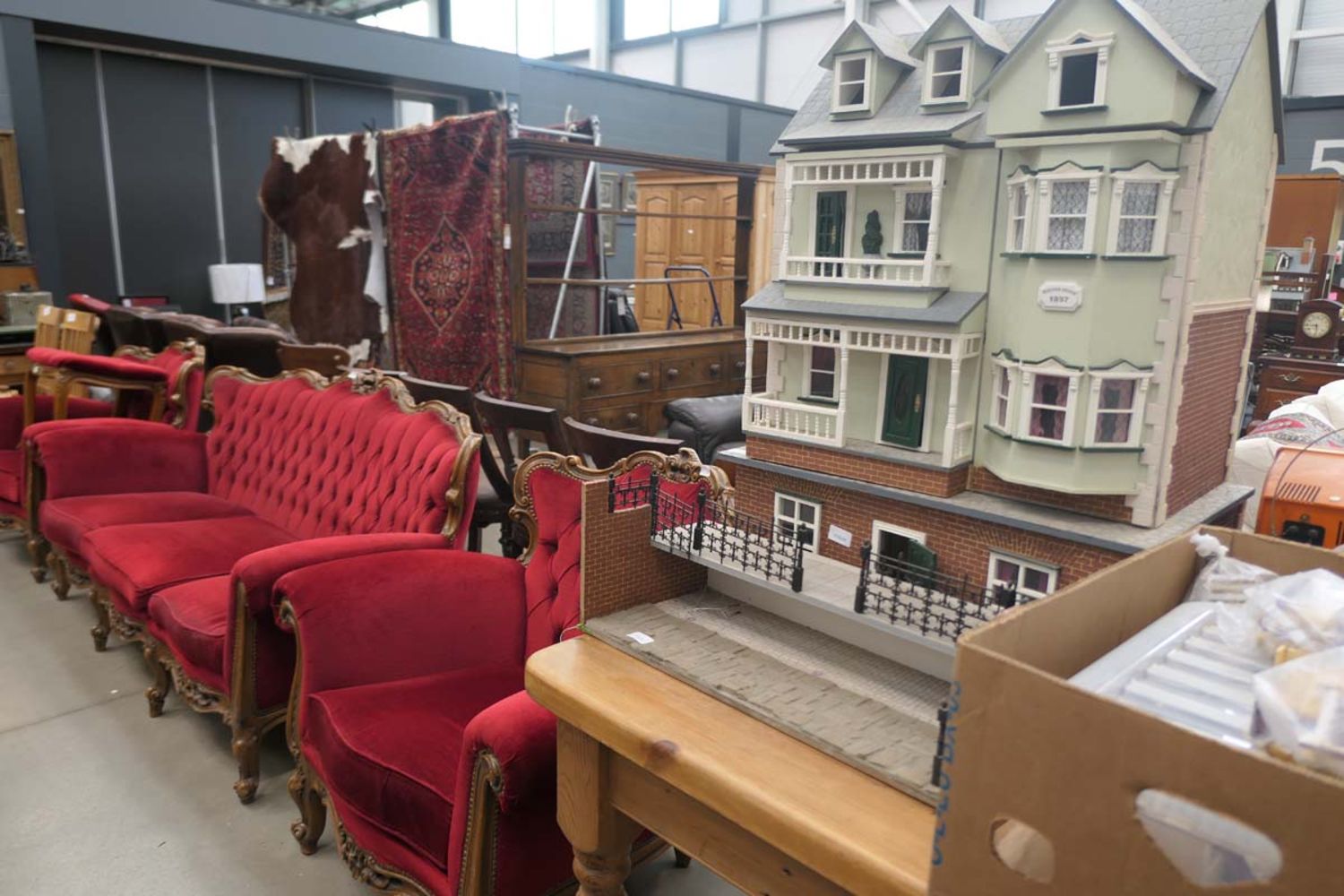 Saleroom 5 Weekly Furniture & Effects