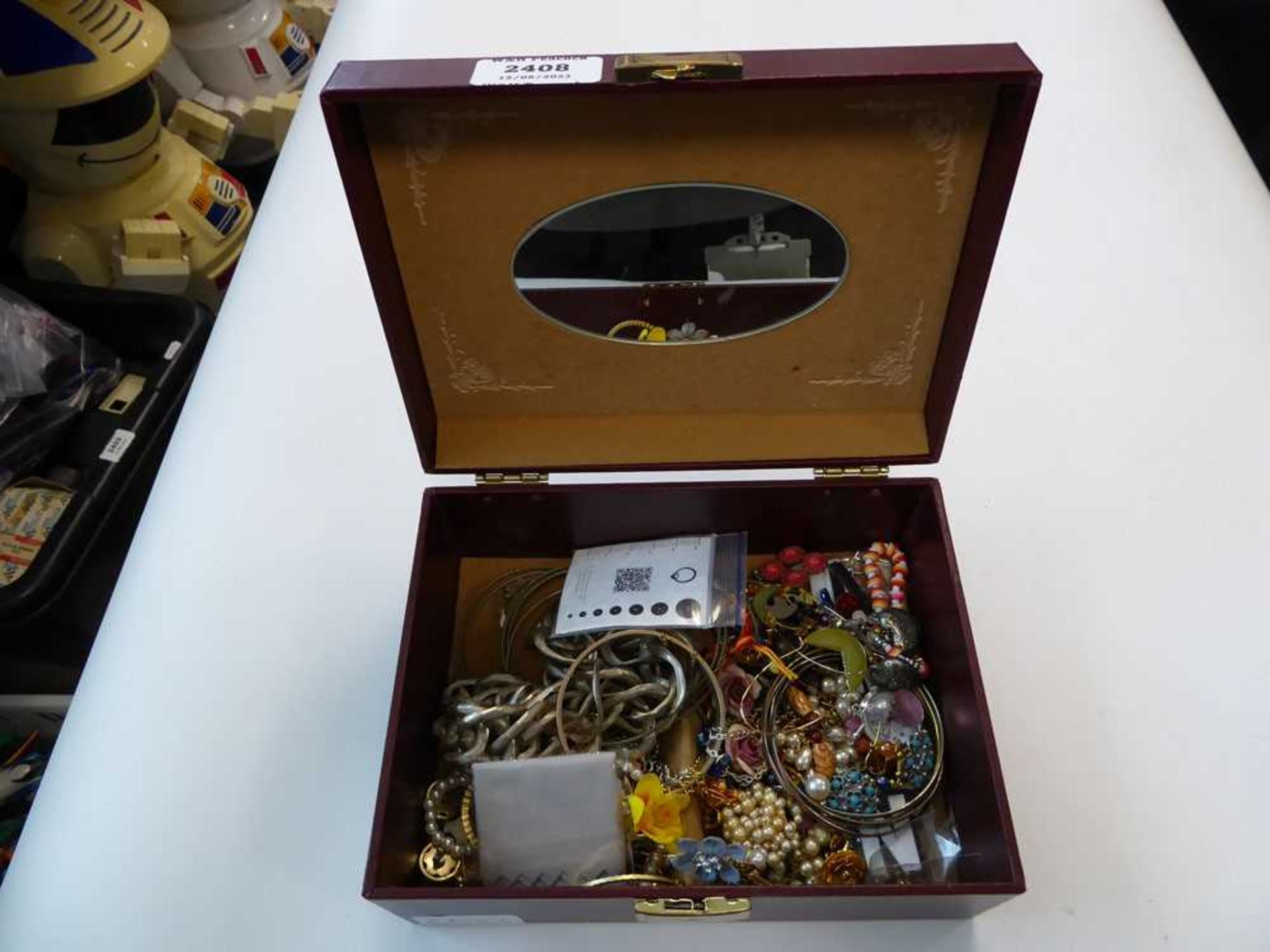 Jewellery box with contents, mainly costume jewellery