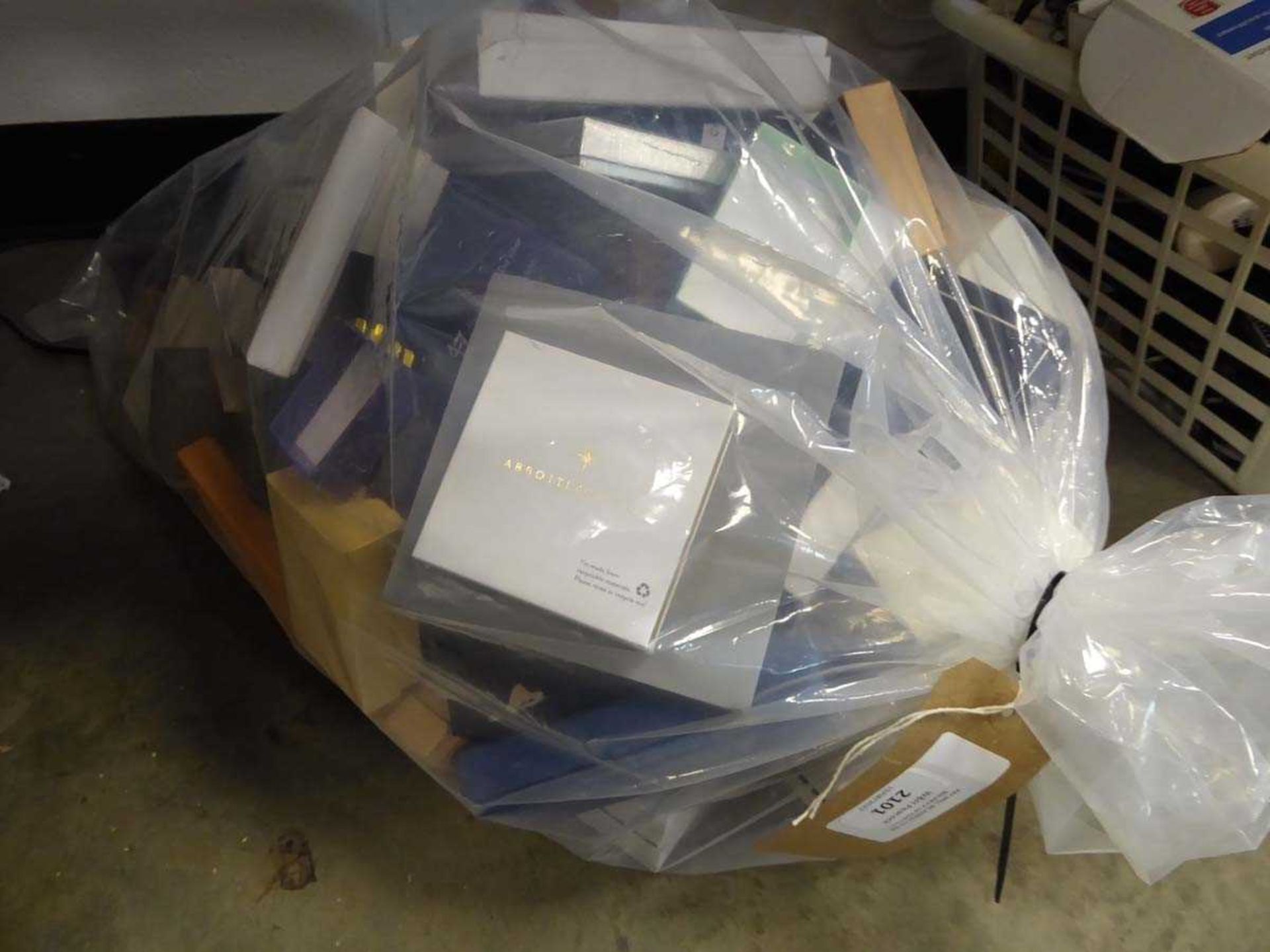 Bag containing quantity of empty jewellery boxes