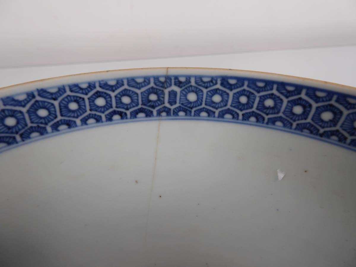 A Chinese Export fruit bowl decorated with foliate motifs within blue and white borders, d. 23 cm ( - Image 5 of 7