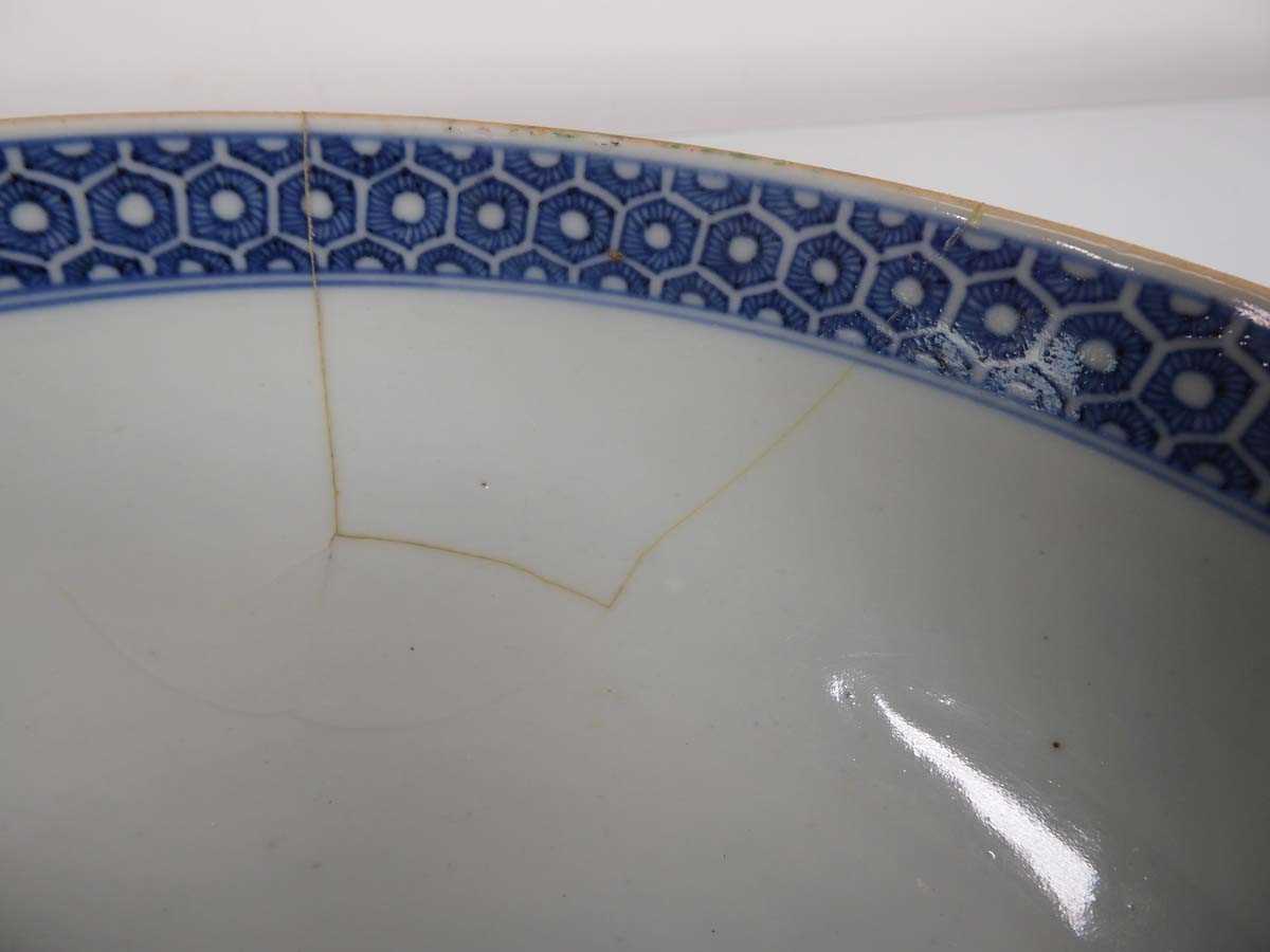 A Chinese Export fruit bowl decorated with foliate motifs within blue and white borders, d. 23 cm ( - Image 6 of 7