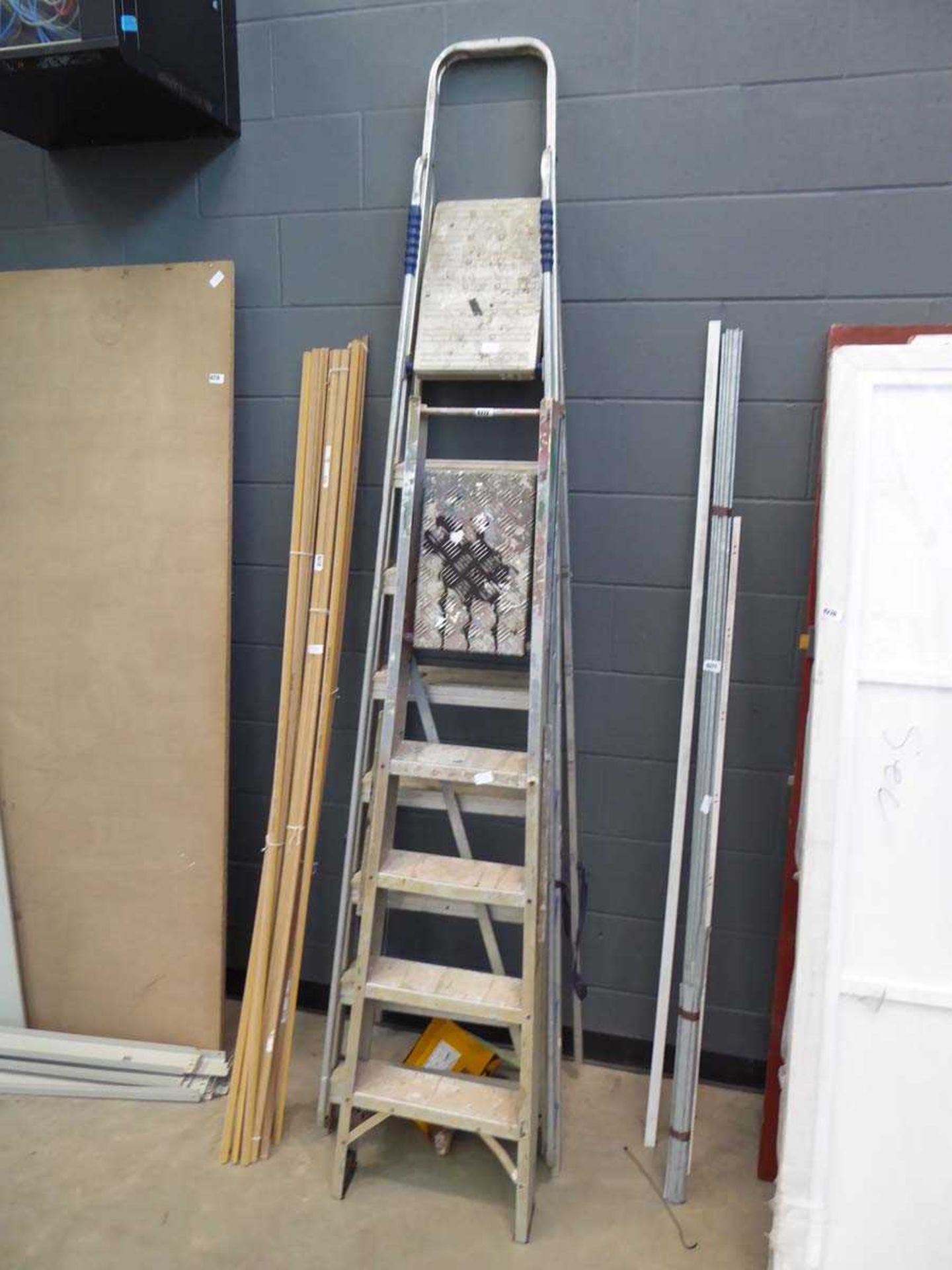 2 x aluminium step ladders