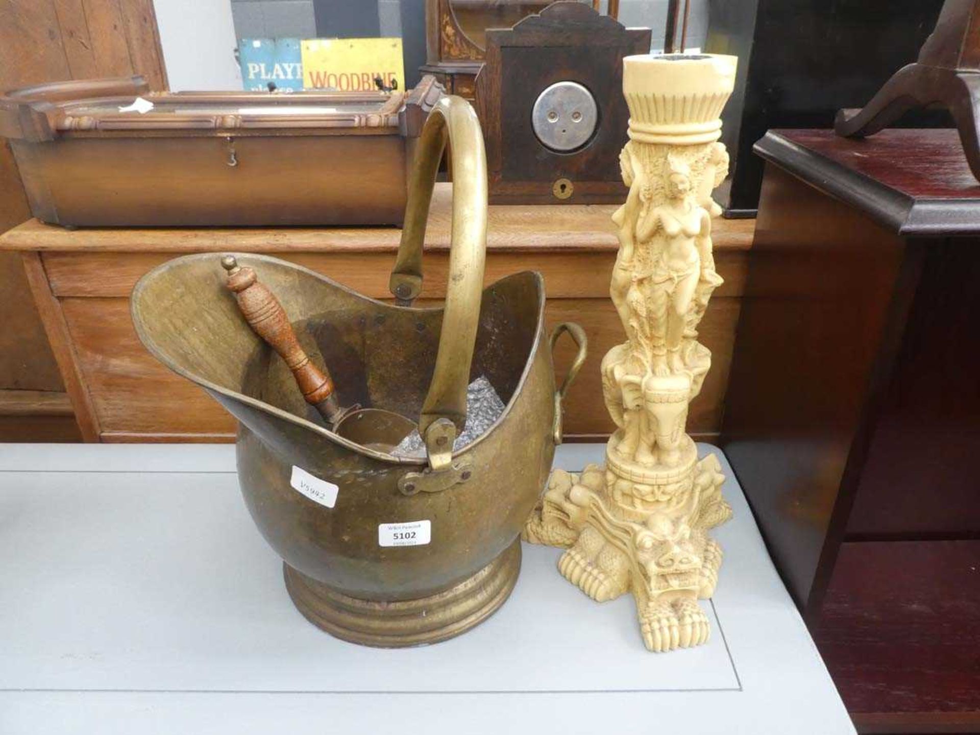 Coal scuttle with shovel