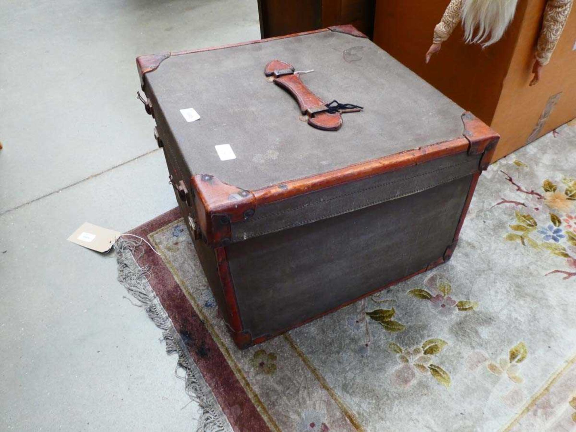 Canvas travelling trunk with a qty of ladies hand bags