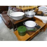 Quantity of enameled and galvanized cookware