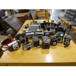 Quantity of vintage camera equipment (includes Polaroid, Coronet, Kodak)
