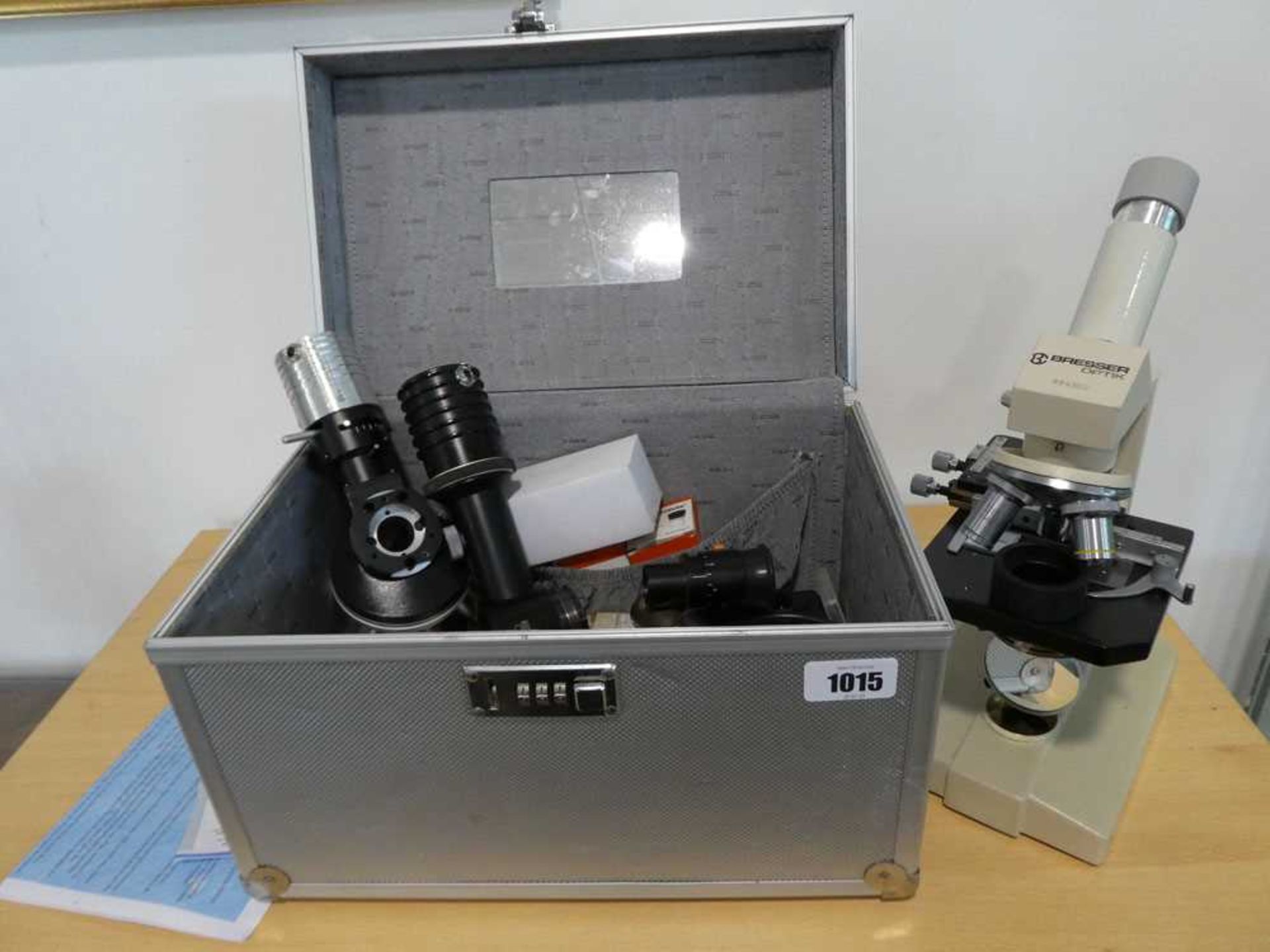 Bresser optik 894302 microscope in aluminum case with various accessories
