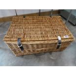 Wicker picnic hamper