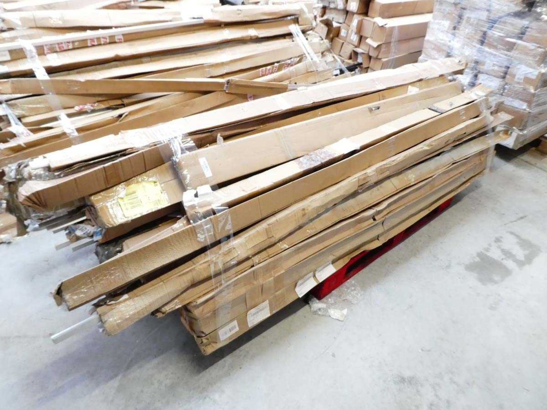 +VAT Pallet containing mainly 3m length of angled aluminium and door brushes
