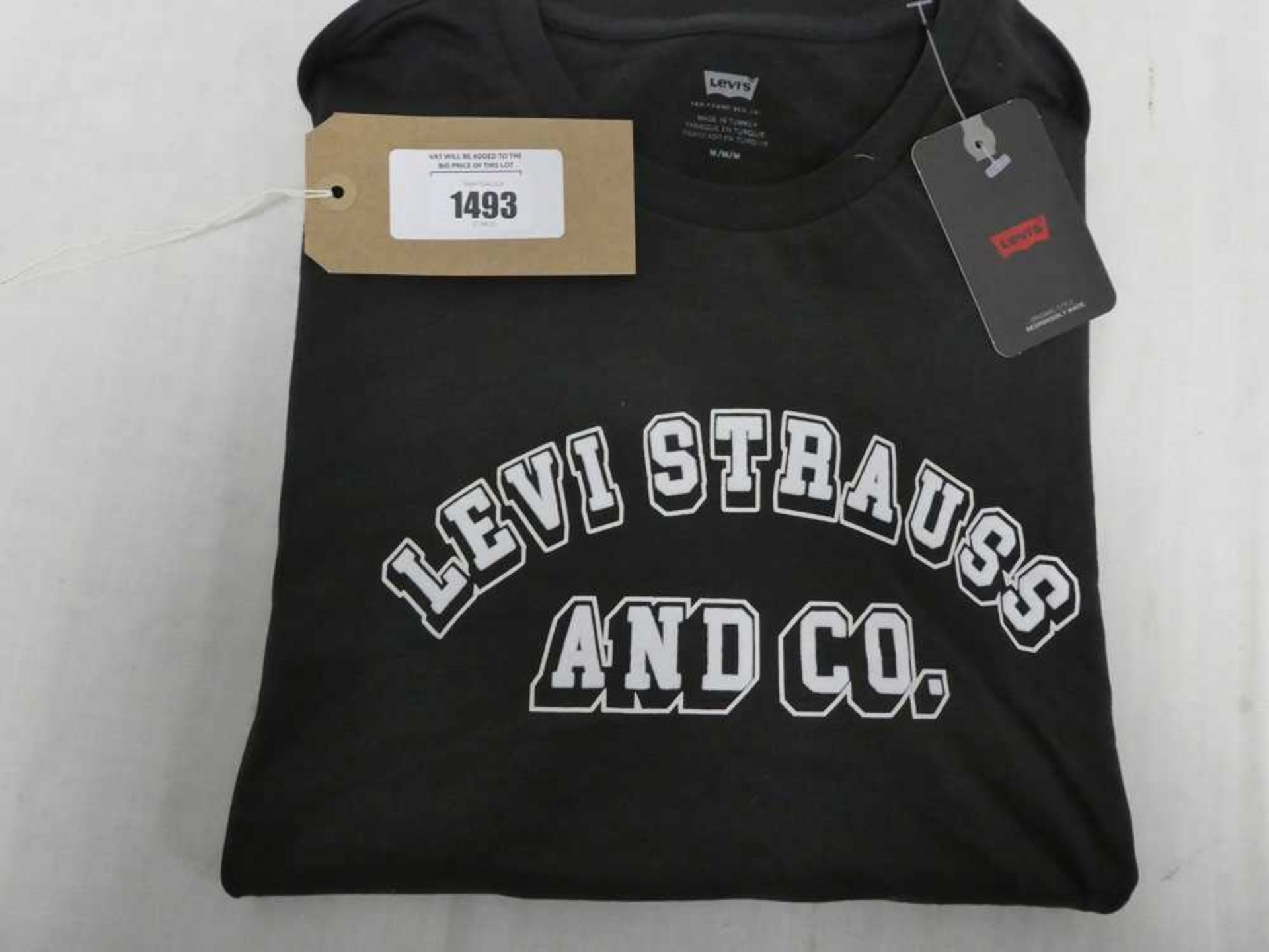 +VAT Levi's t-shirt in black (size M)