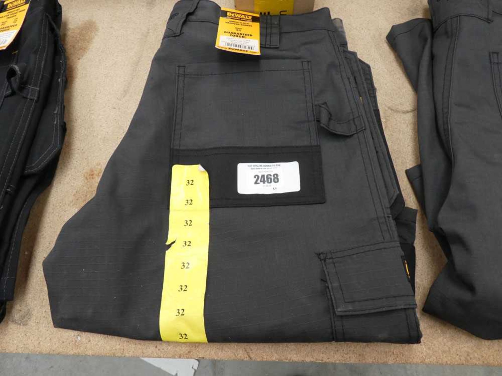 +VAT Pair of DeWalt work shorts (W32)