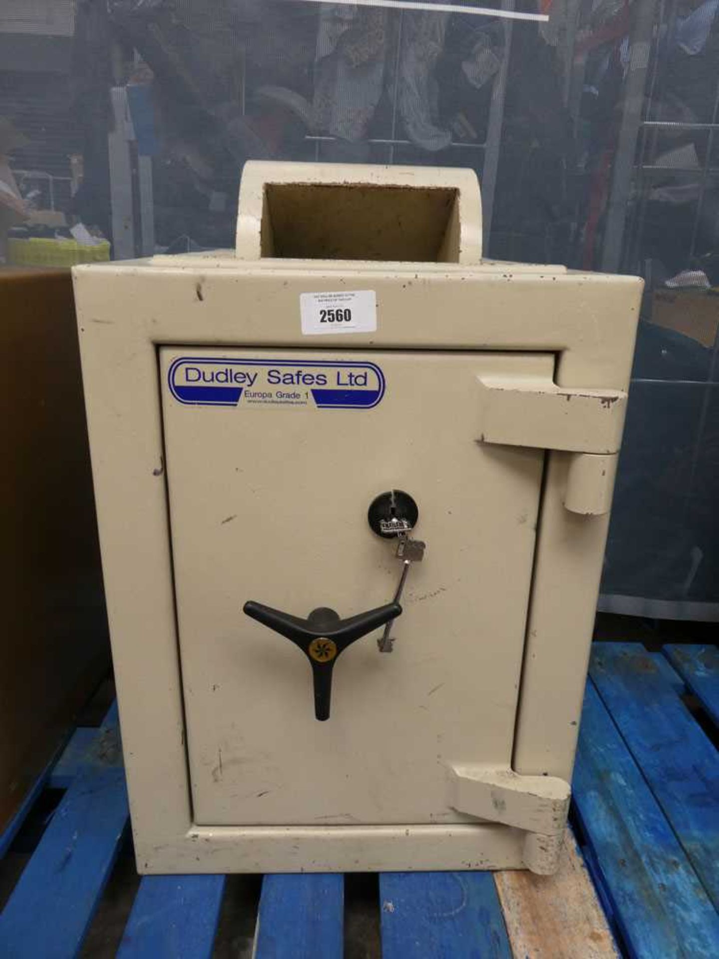 +VAT Dudley heavy duty safe with integrated cash drop and 2 keys