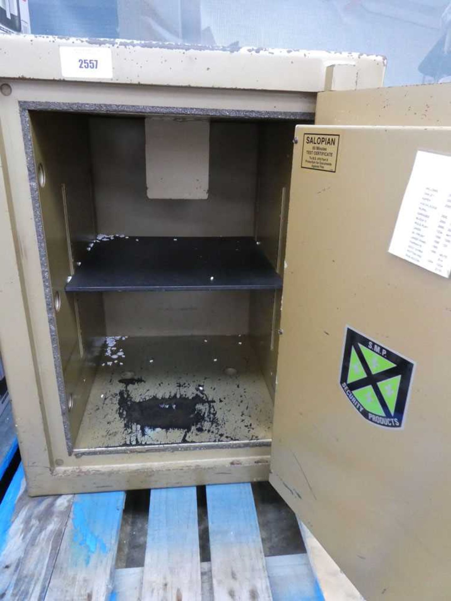 +VAT S.M.P. of Telford, England heavy duty safe with key - Image 2 of 2