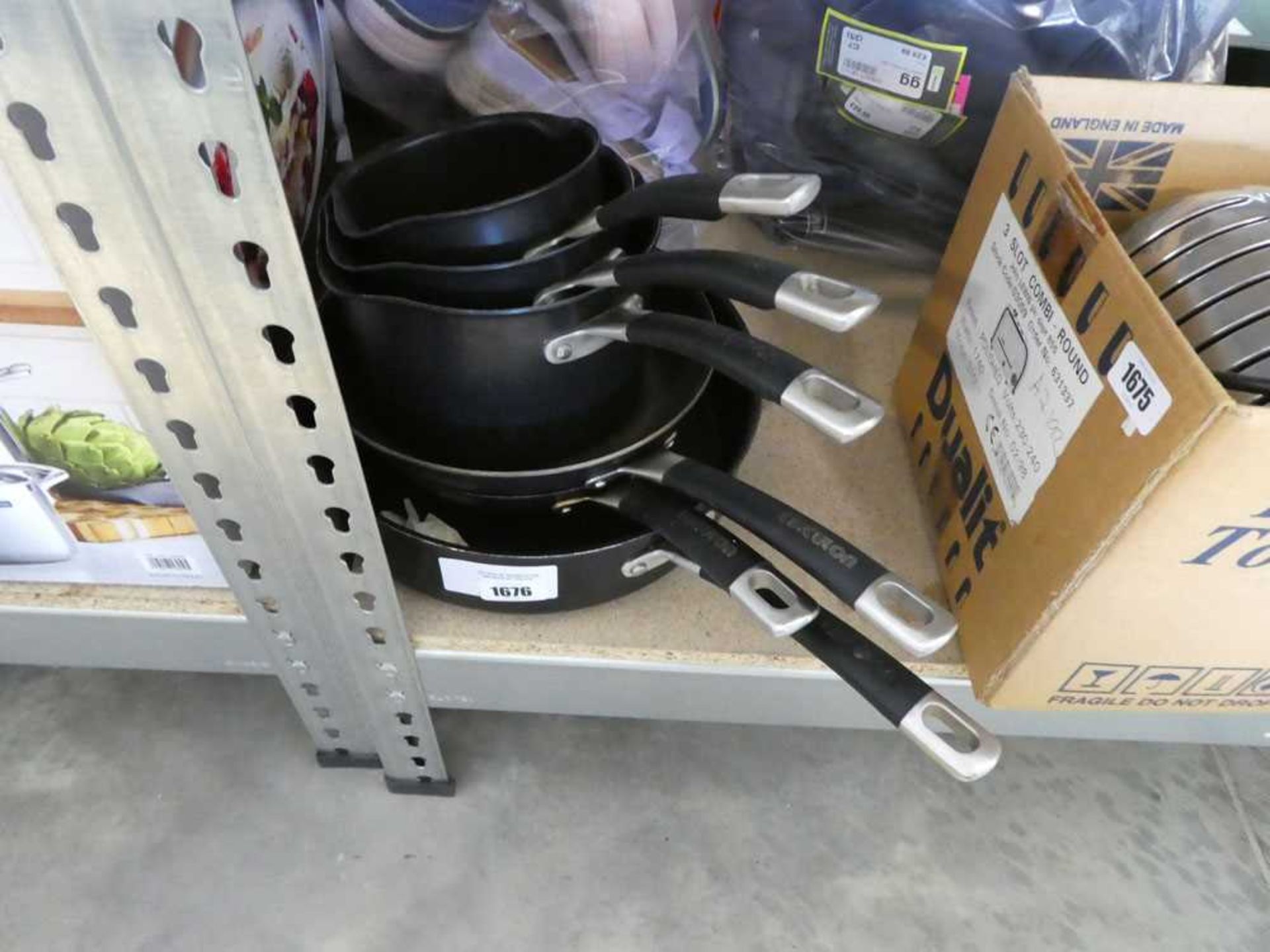 +VAT Quantity of pots and pans by Circulon