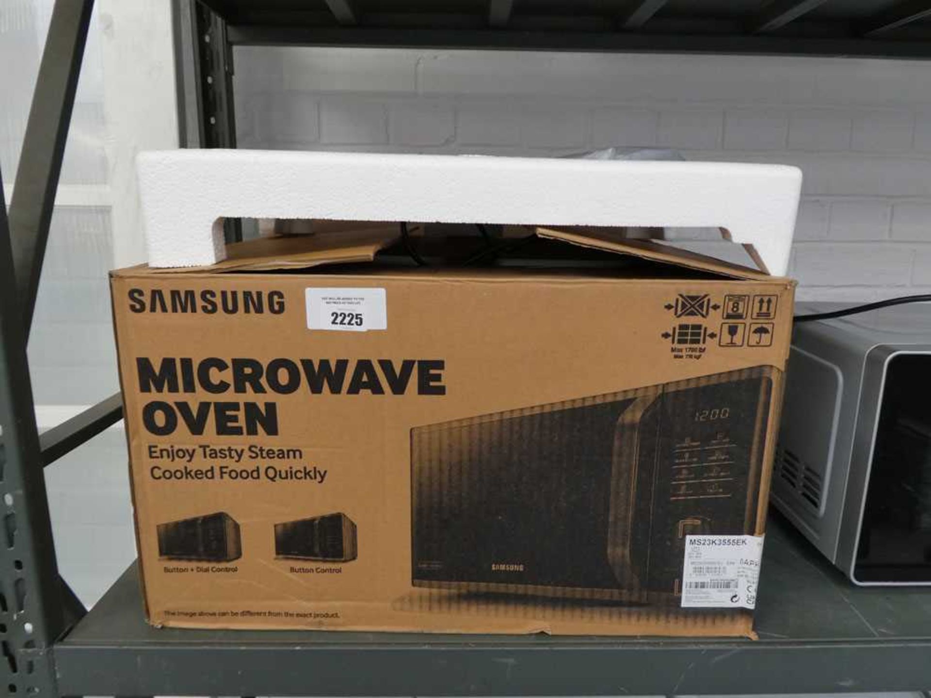 +VAT Boxed Samsung microwave oven