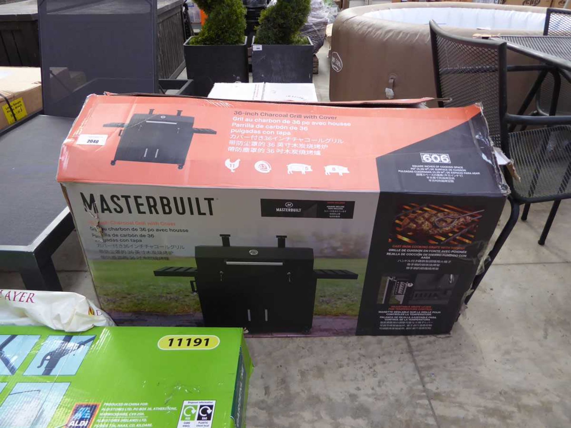 +VAT Boxed Masterbuilt 36" charcoal grill