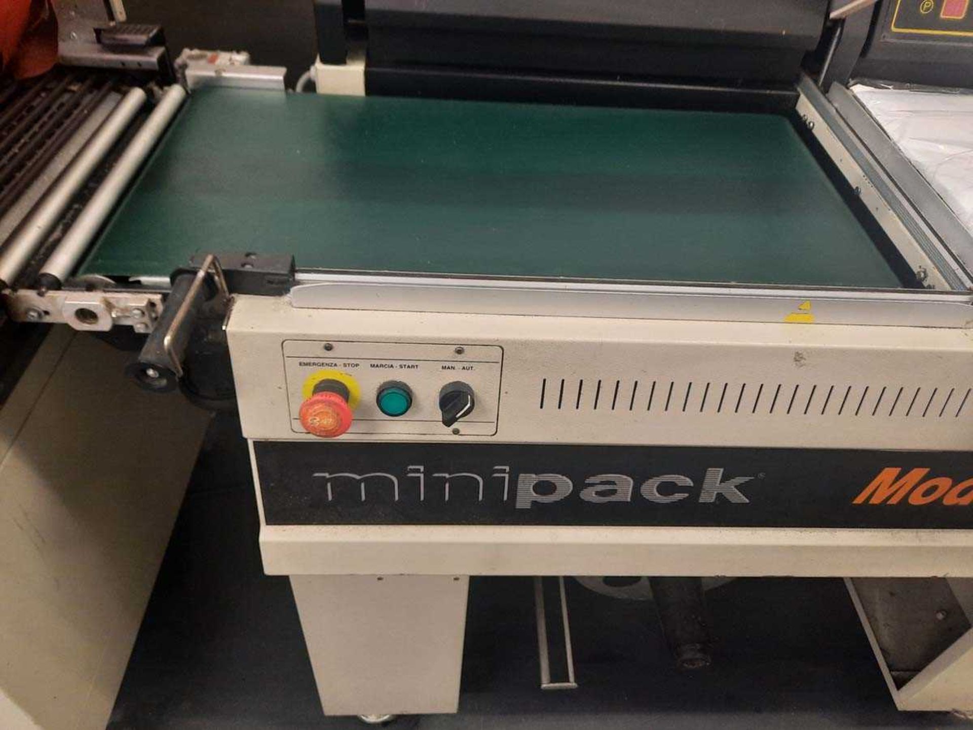 +VAT Minipack Modular 50SYear: 2010 heat sealer with Minipack Tunnel 50 Year: 2009 shrink wrapper, - Image 4 of 8