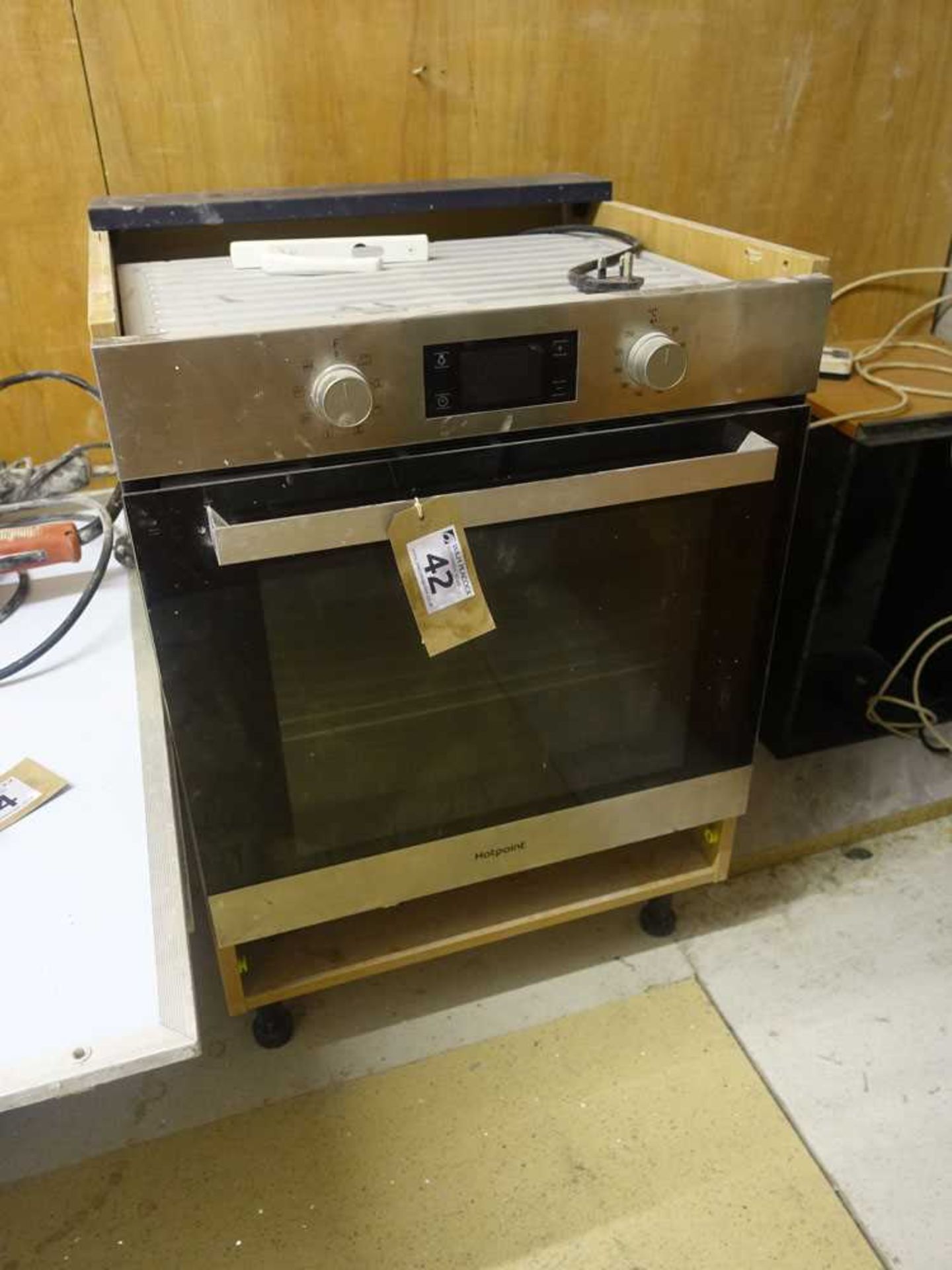 +VAT Hotpoint built-in domestic fan oven