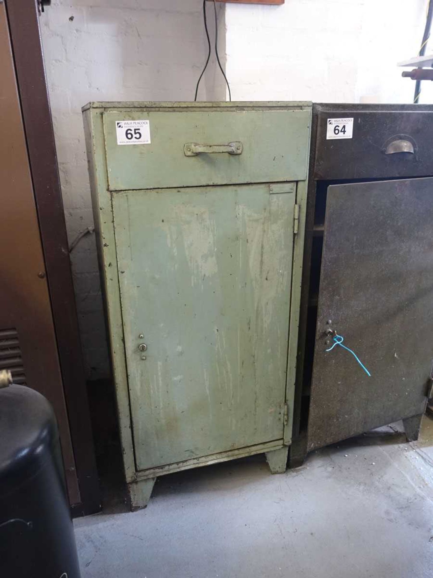 +VAT Vintage metal tool cabinet with drawer - Image 4 of 4