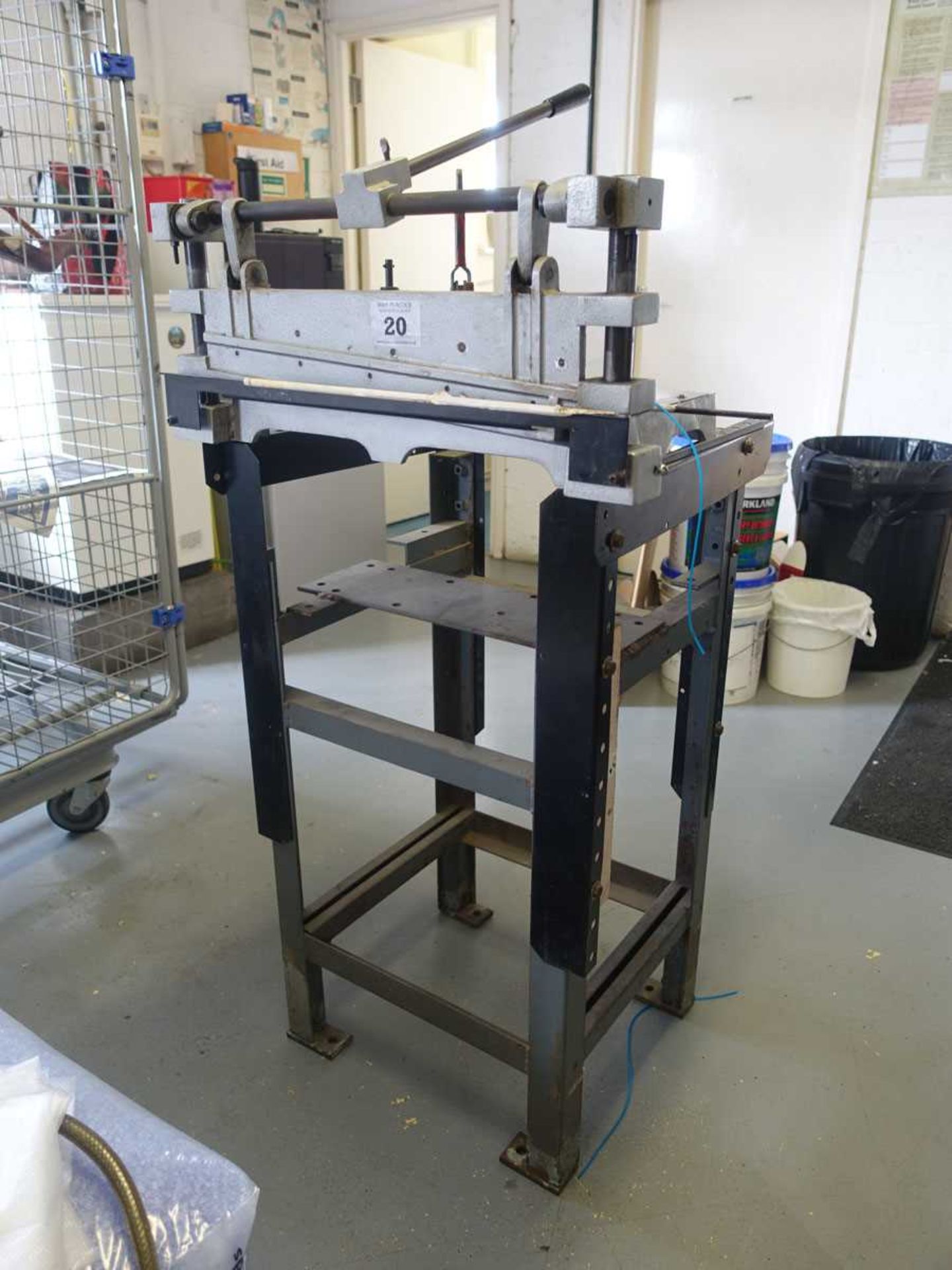 +VAT 44cm hand guillotine on stand