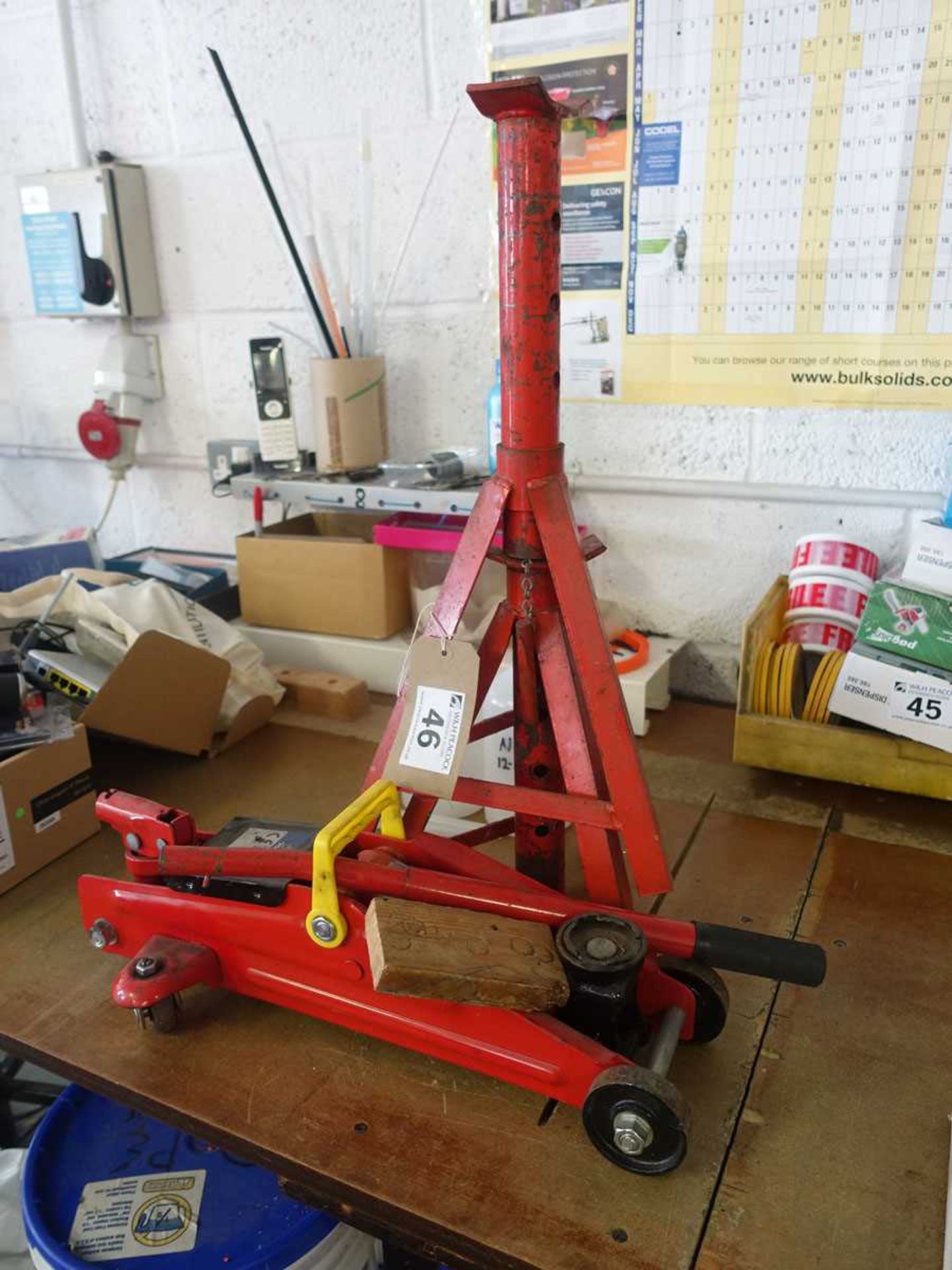 +VAT Pair of axle stands and Monza 2000kg trolley jack