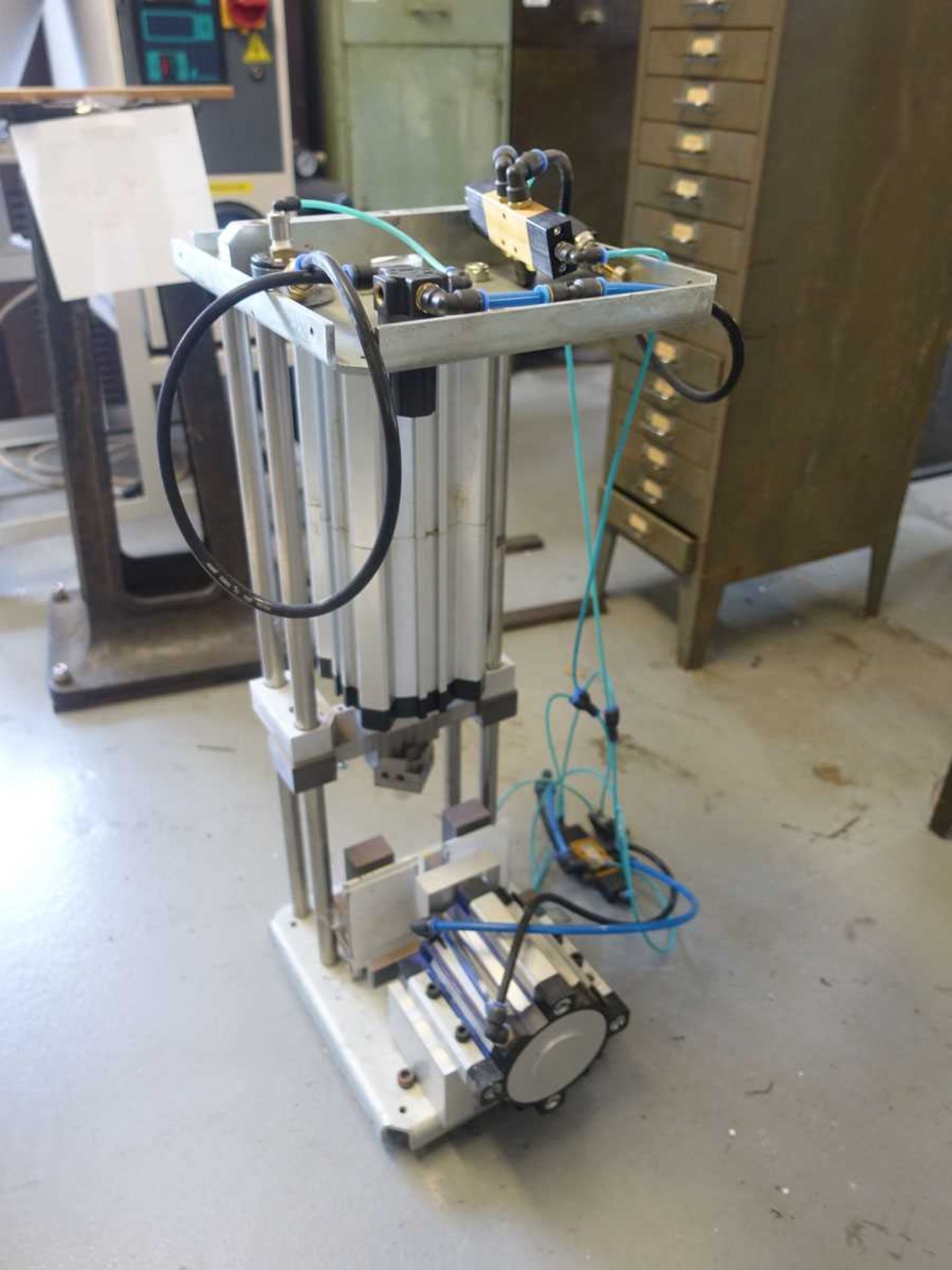 +VAT Specialist pneumatic corner notch guillotine rig