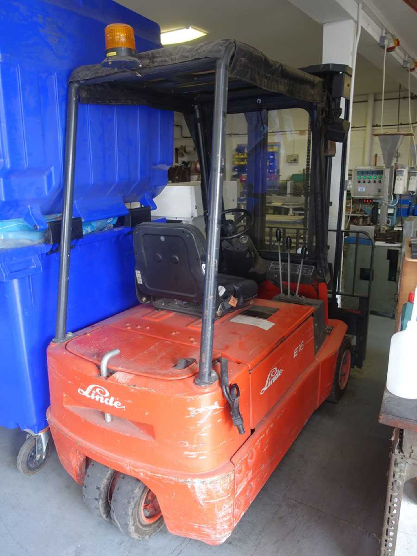 +VAT Linde E16S electric counterbalance forklift truck with side shift Year: 1995 Compacity: - Image 9 of 9