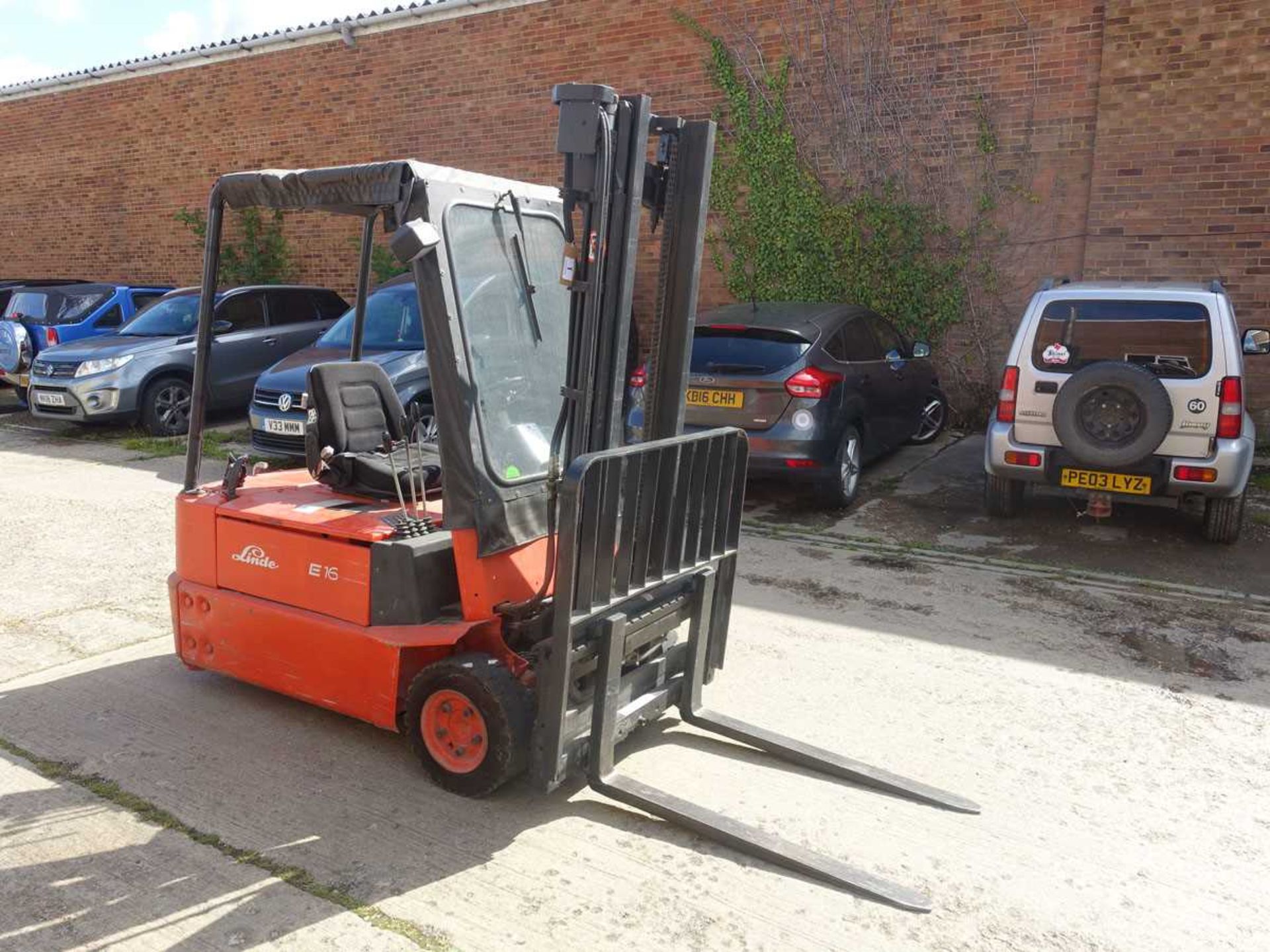 +VAT Linde E16S electric counterbalance forklift truck with side shift Year: 1995 Compacity: