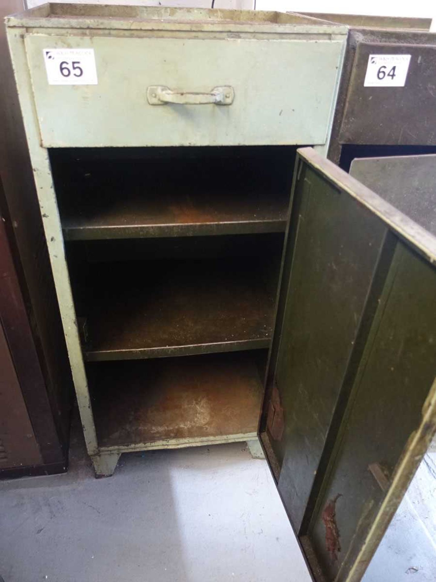 +VAT Vintage metal tool cabinet with drawer - Image 3 of 4